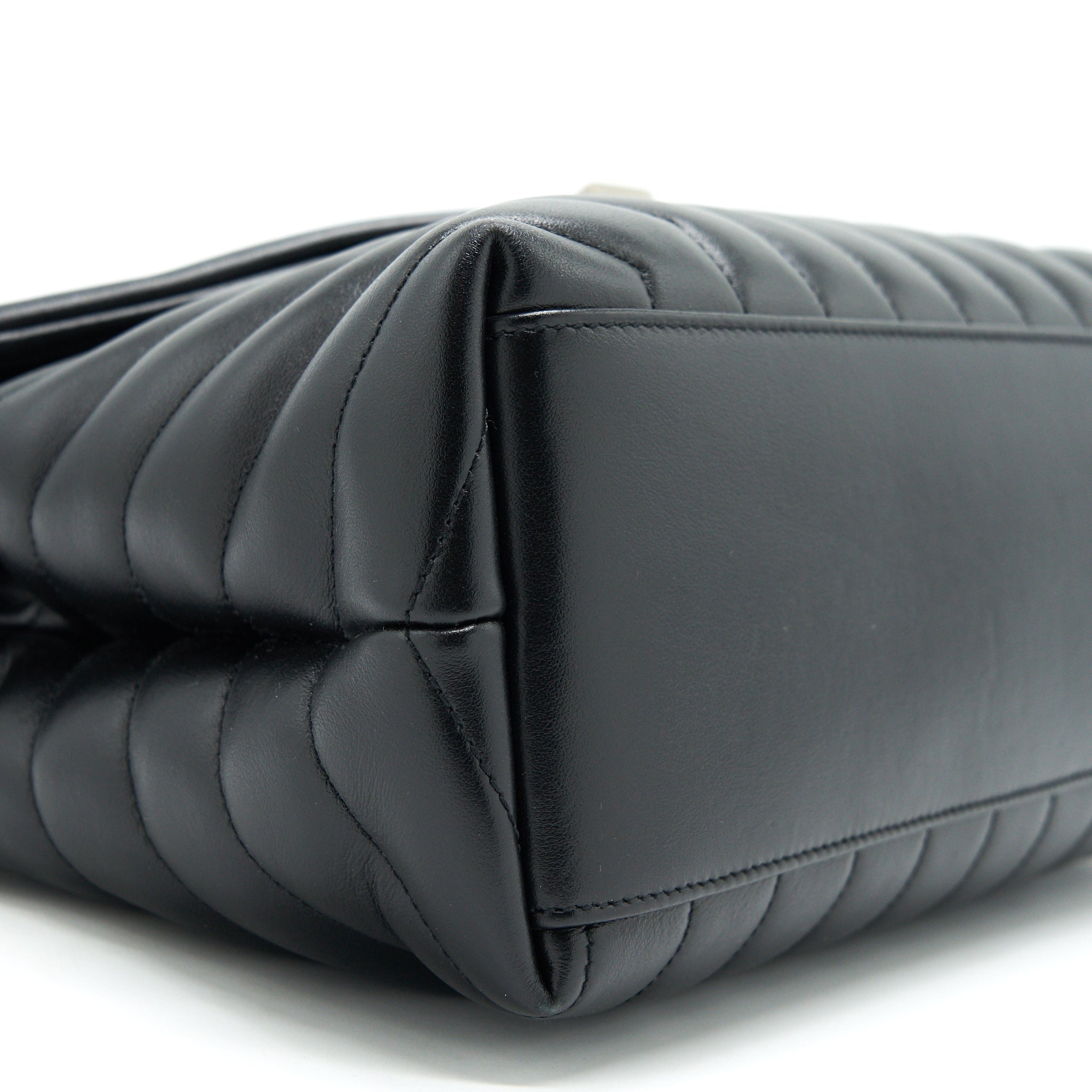 saint-laurent-ysl-lou-lou-in-black-shw