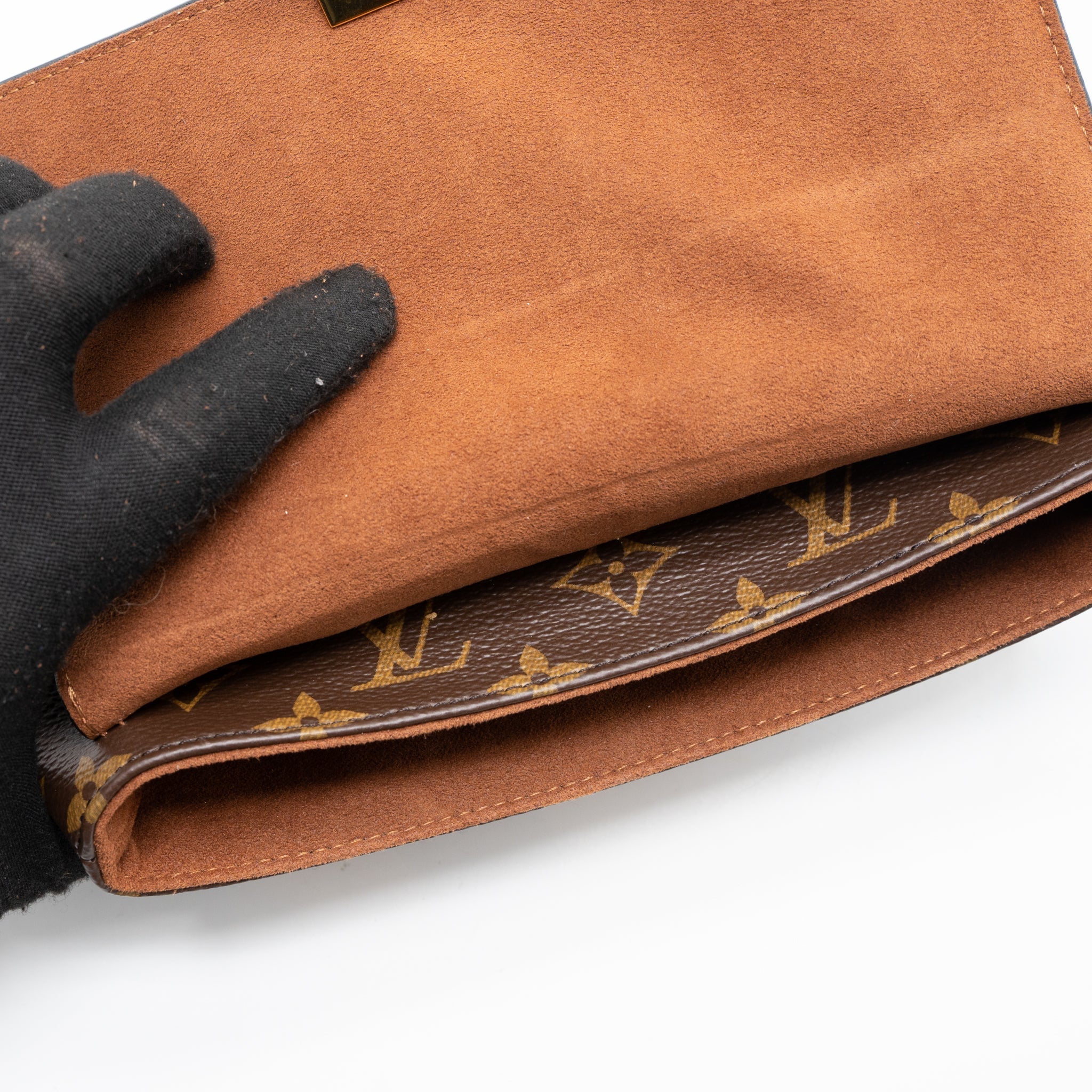 louis-vuitton-locky-bb-monogram-canvas-caramel-ghw
