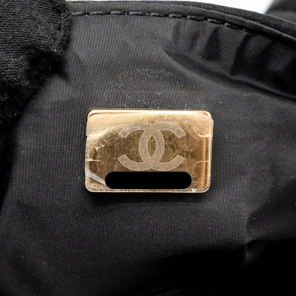 chanel-25n-ski-series-coconeige-shoulder-bag-nylon-black-lghw-microchip