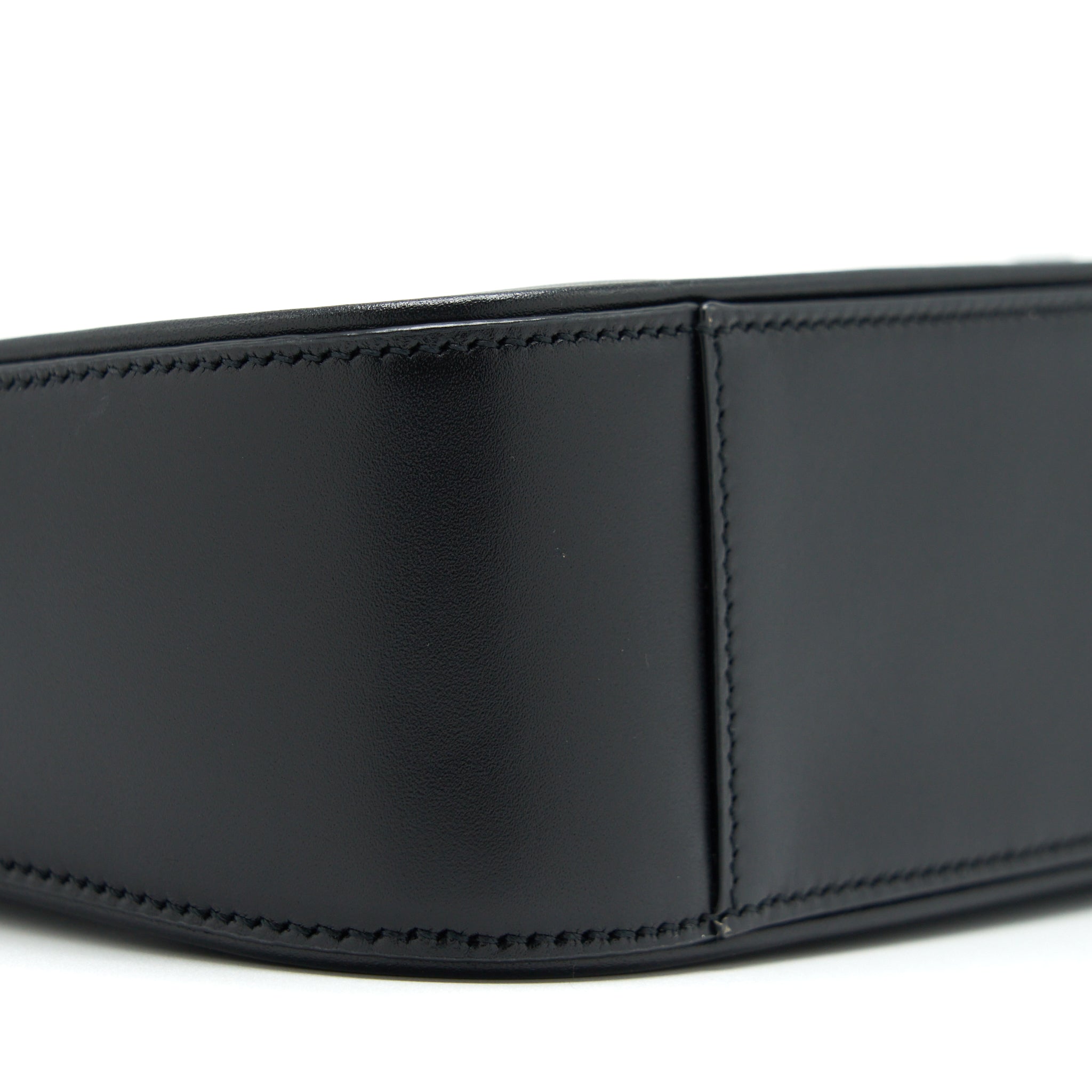 saint-laurent-ysl-le5-a7-hobo-bag-smooth-calfskin-black-ghw