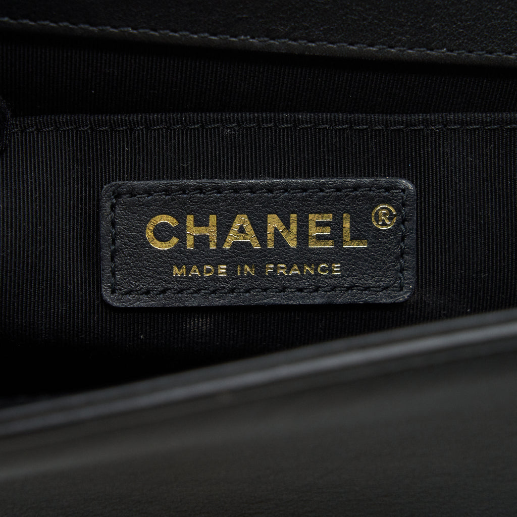 chanel-medium-boy-black-lambskin-ghw