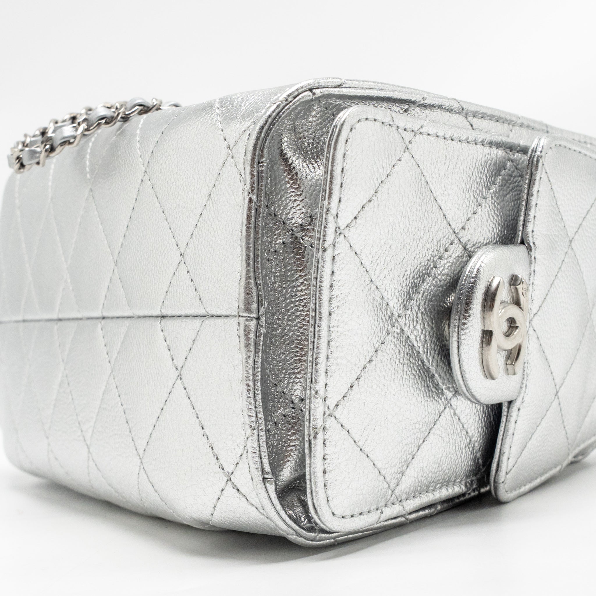 chanel-25-bag-silver