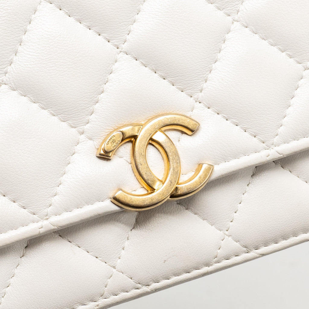 chanel-giant-chain-classic-wallet-on-chain-lambskin-white-multicolour-hardware-microchip