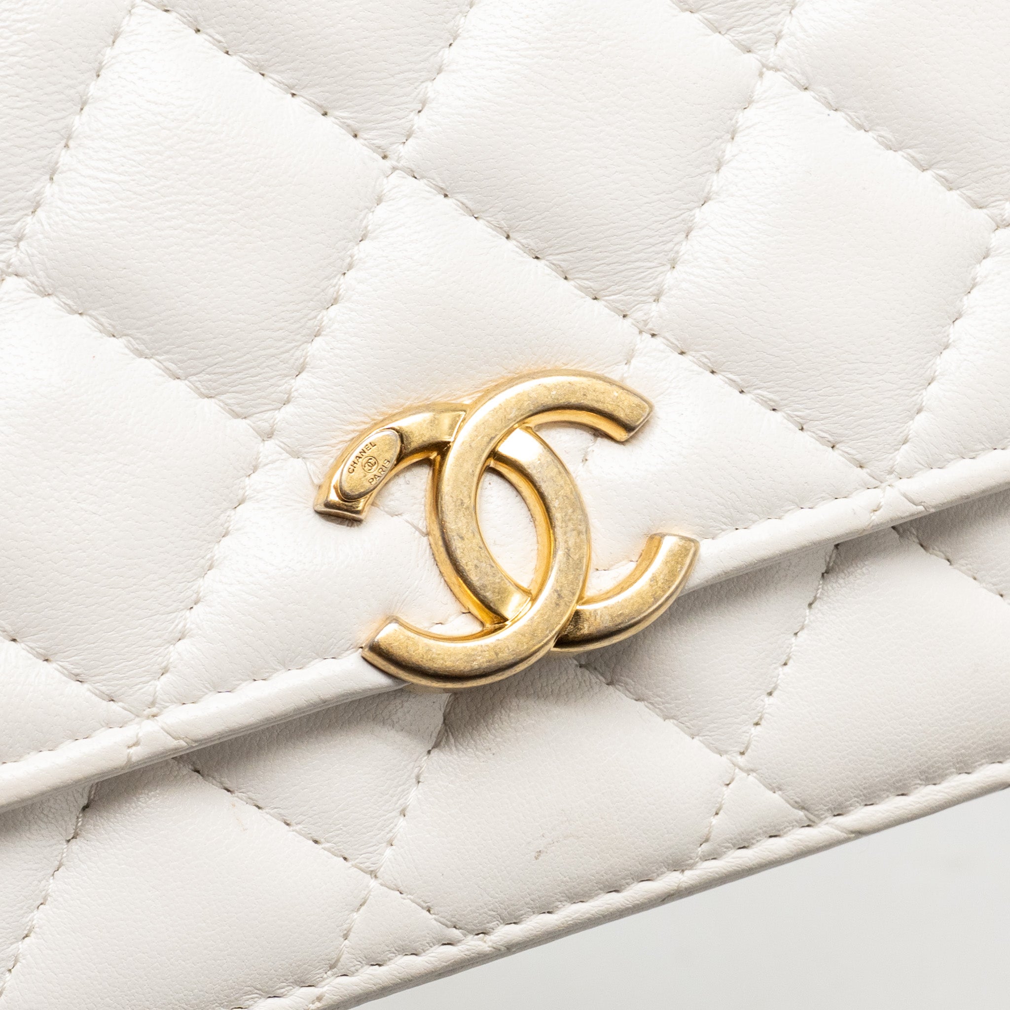 chanel-giant-chain-classic-wallet-on-chain-lambskin-white-multicolour-hardware-microchip