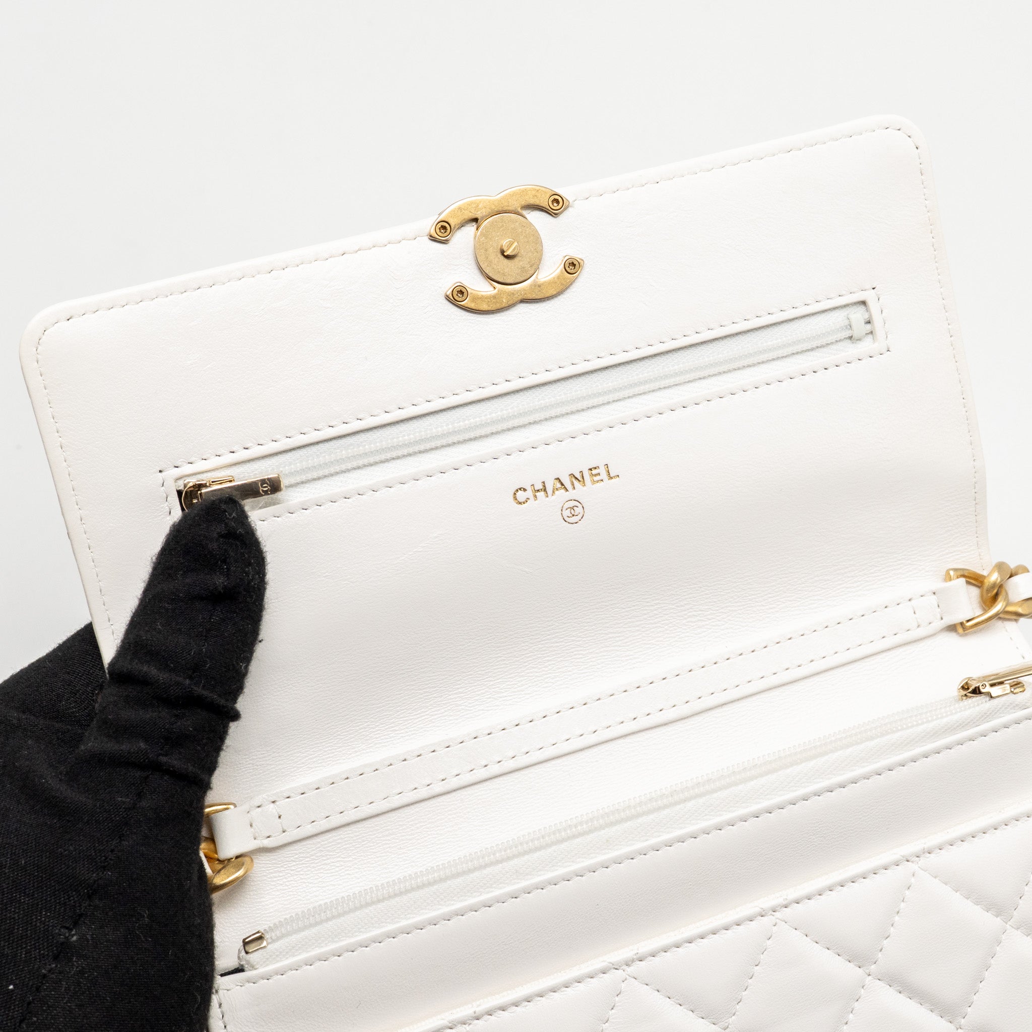 chanel-giant-chain-classic-wallet-on-chain-lambskin-white-multicolour-hardware-microchip
