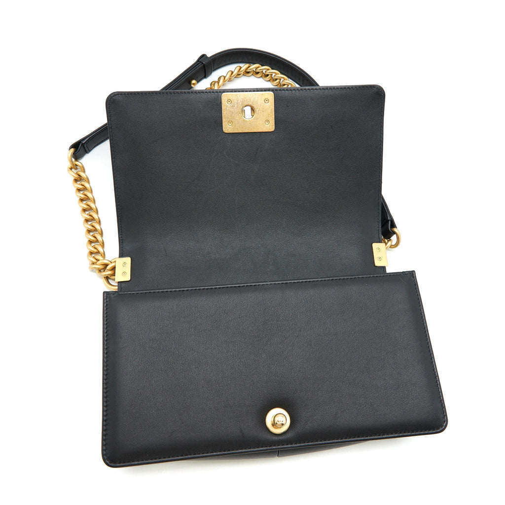 chanel-medium-boy-black-lambskin-ghw