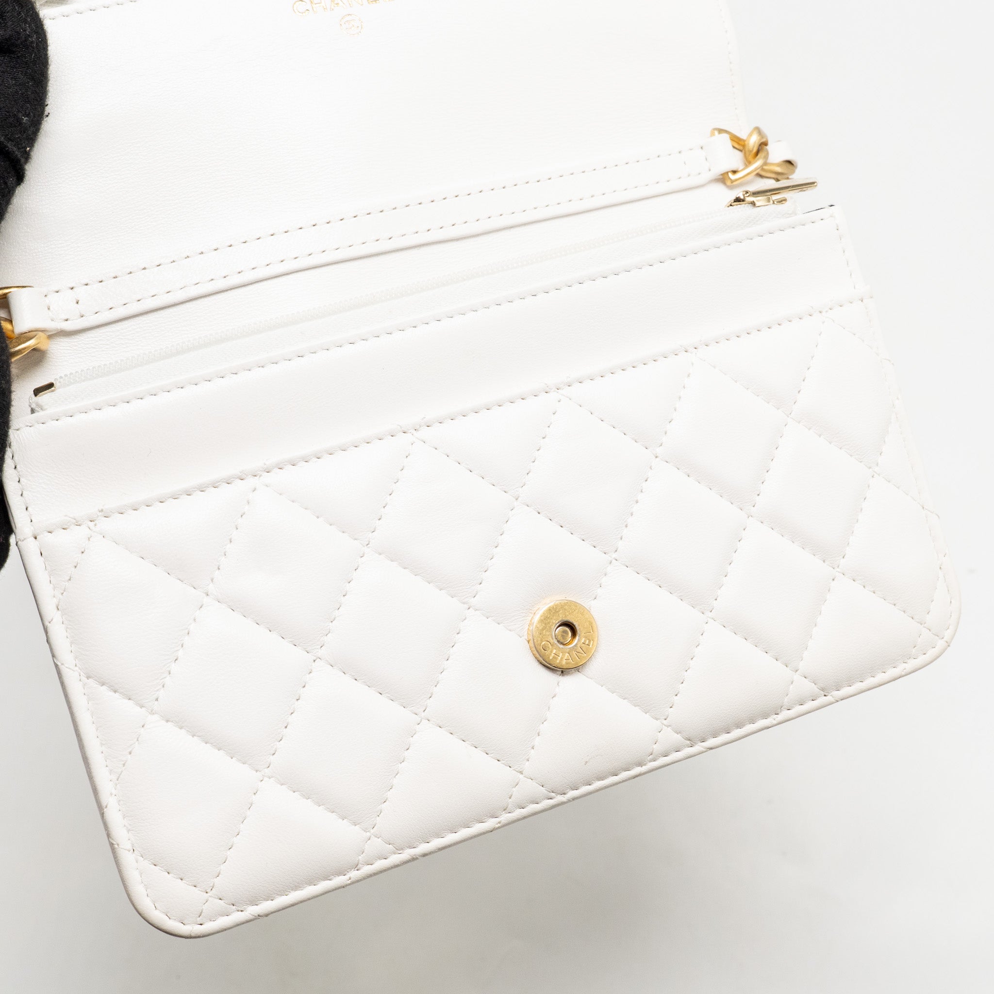 chanel-giant-chain-classic-wallet-on-chain-lambskin-white-multicolour-hardware-microchip