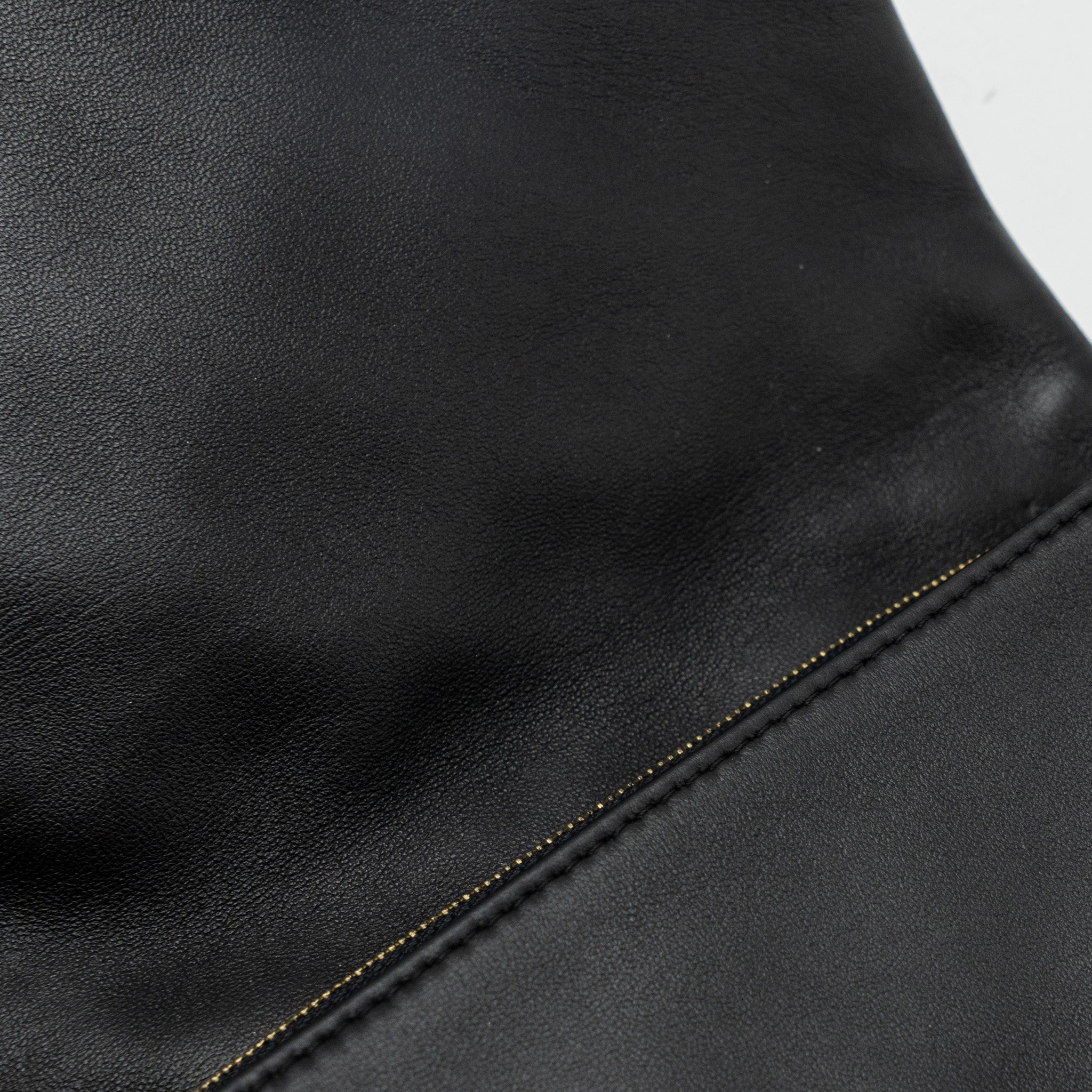 louis-vuitton-pochette-coussin-lambskin-ghw