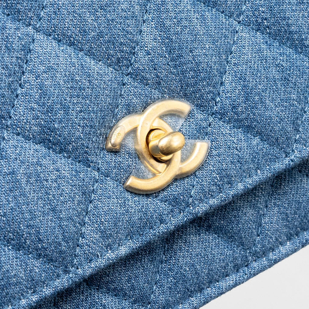 chanel-pearl-crush-wallet-on-chain-denim-blue-ghw-microchip-1
