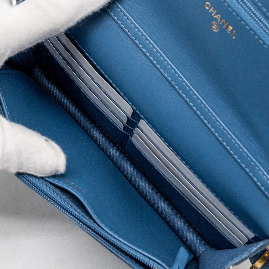 chanel-pearl-crush-wallet-on-chain-denim-blue-ghw-microchip-1