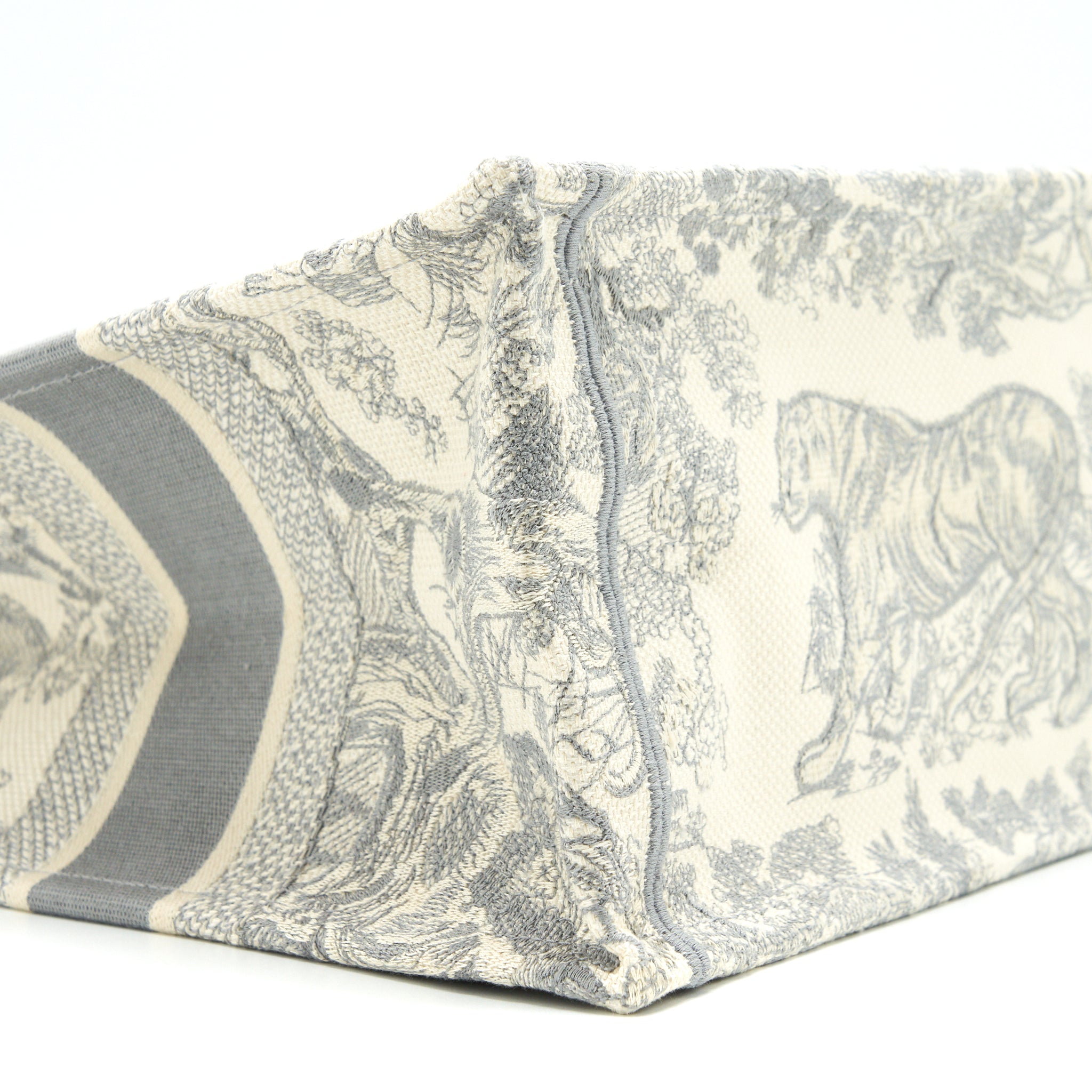 dior-small-book-tote-toile-de-jouy-embroidery-grey
