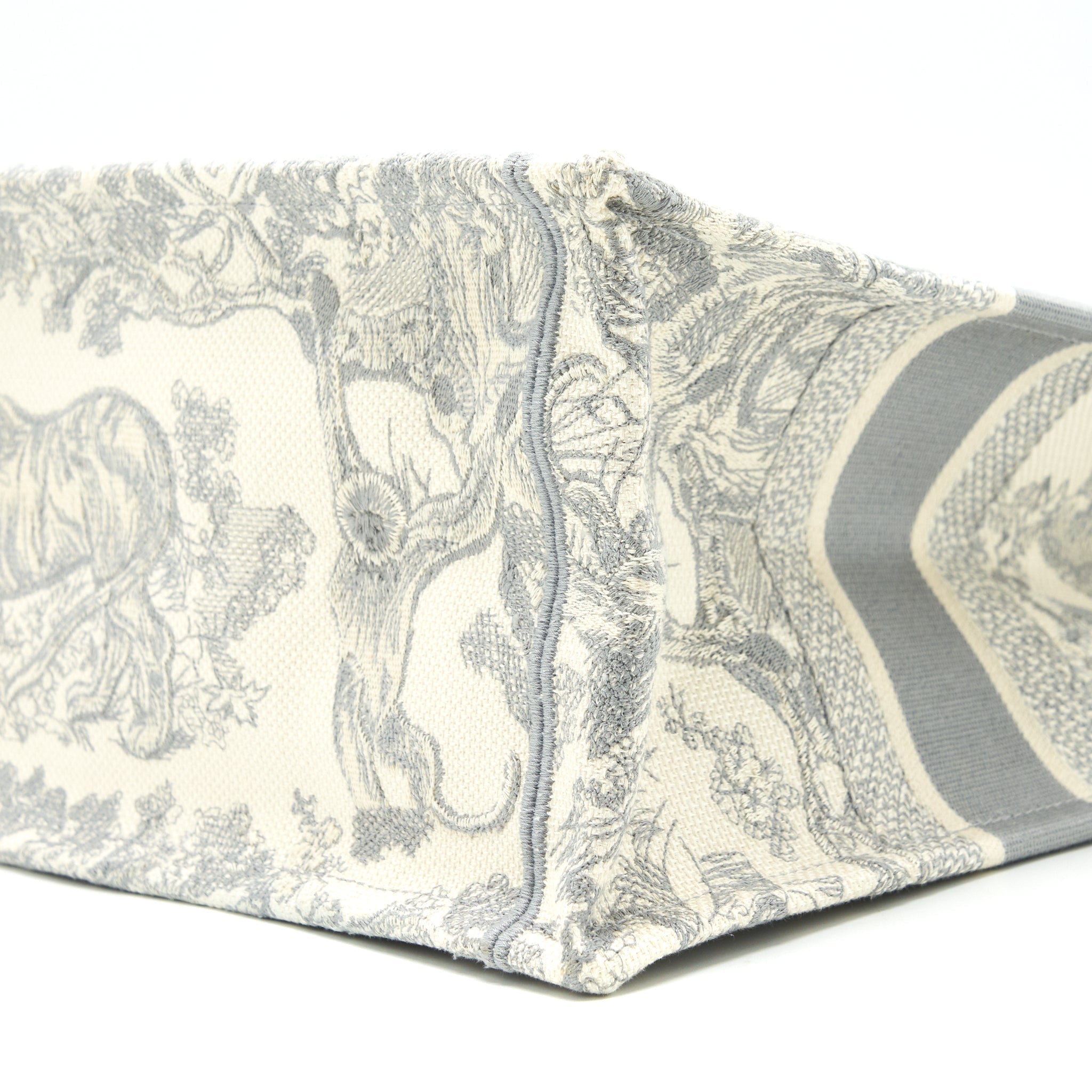 dior-small-book-tote-toile-de-jouy-embroidery-grey