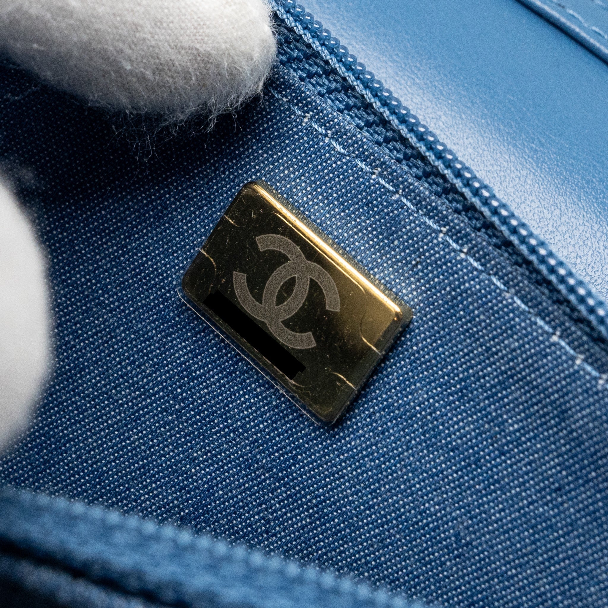 chanel-pearl-crush-wallet-on-chain-denim-blue-ghw-microchip-1