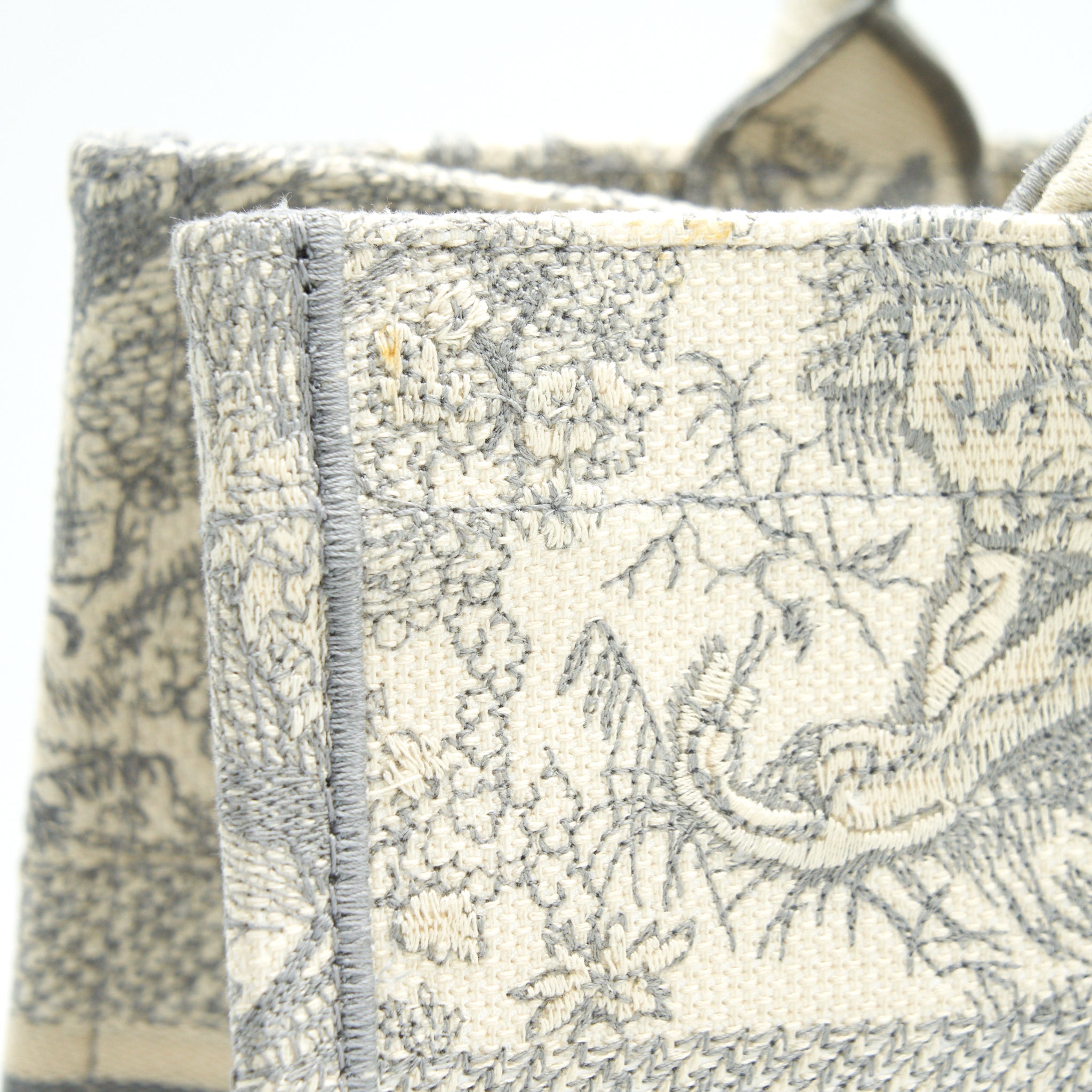 dior-small-book-tote-toile-de-jouy-embroidery-grey