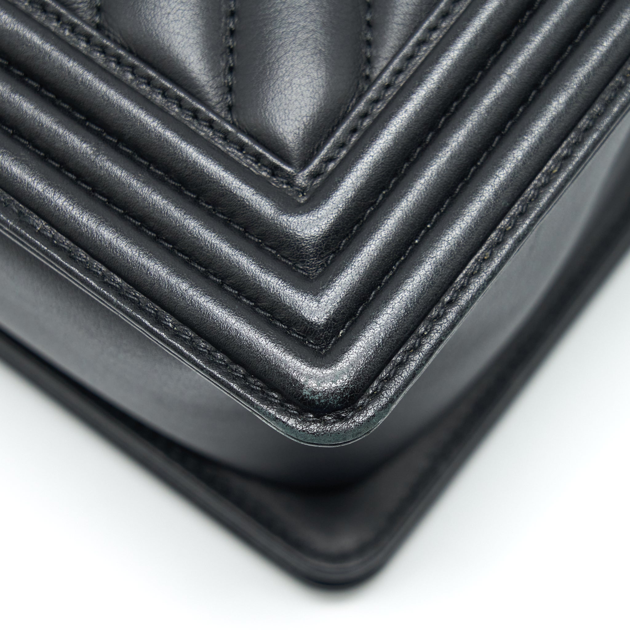 chanel-medium-chevron-boy-bag-calfskin-black-ruthenium-hardware