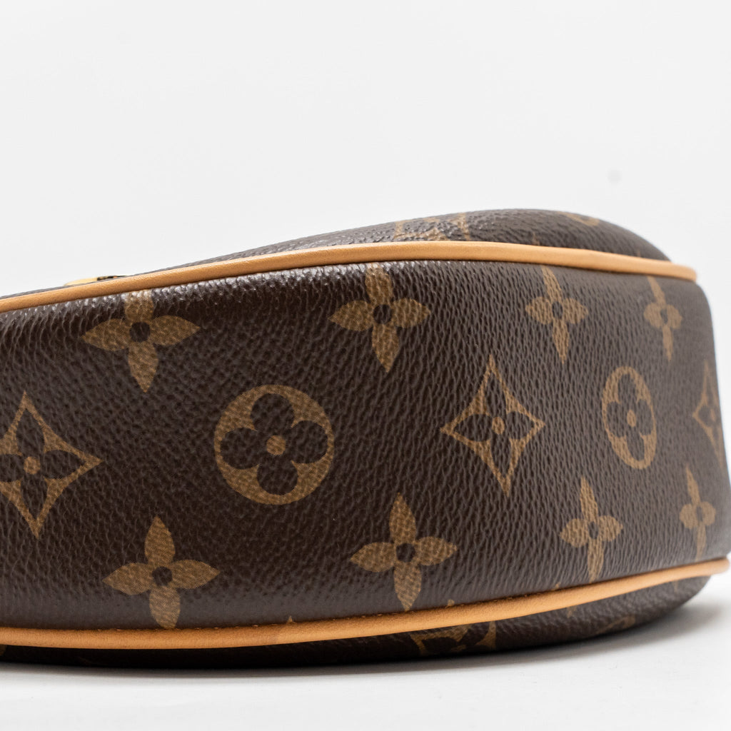 louis-vuitton-half-moon-loop-baguette-monogram-canvas-ghw