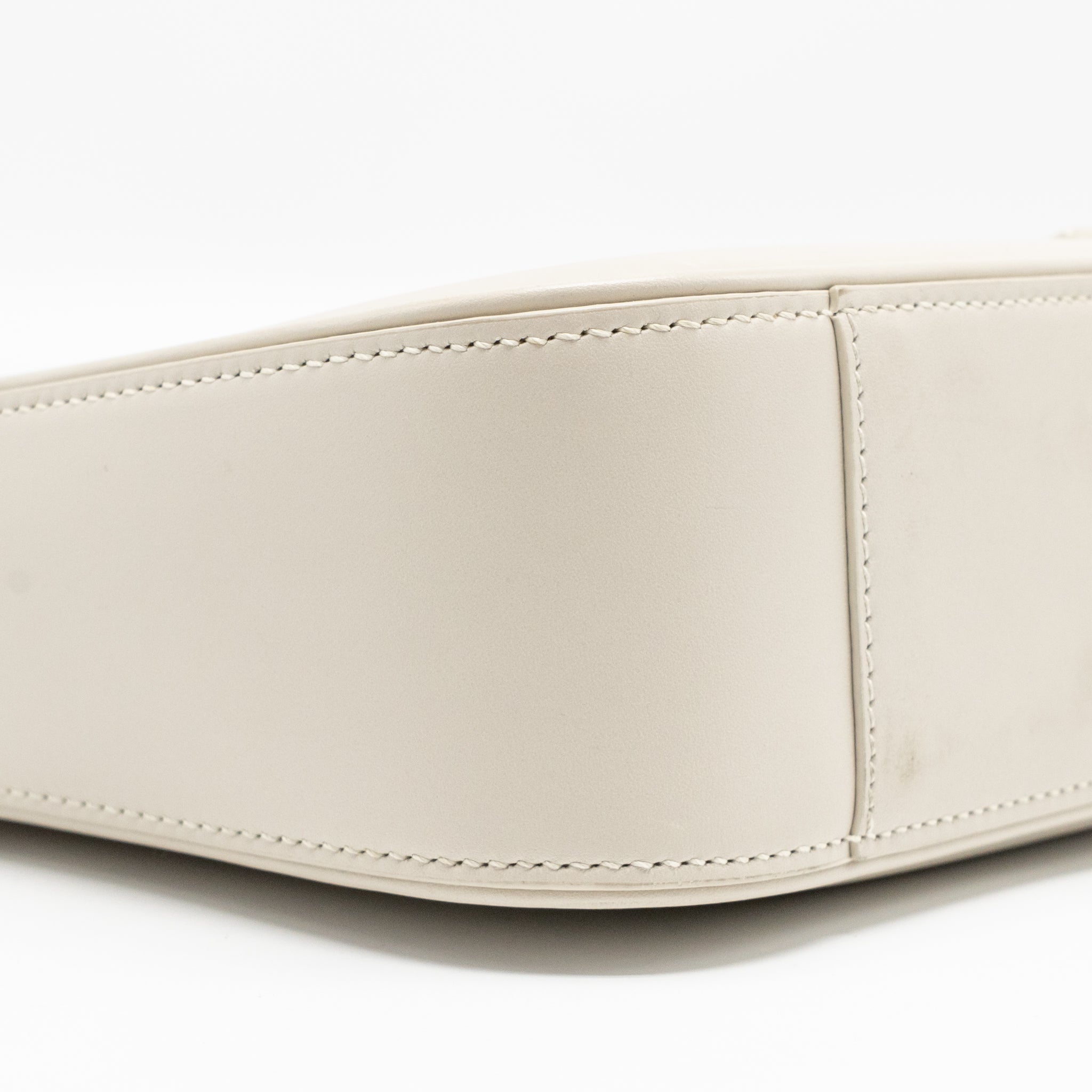 saint-laurent-le-5-a-7-hobo-calfskin-blanc-vintage-ghw