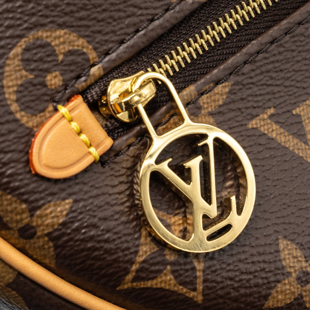 louis-vuitton-loop-bag-monogram-canvas-ghwmicrochip