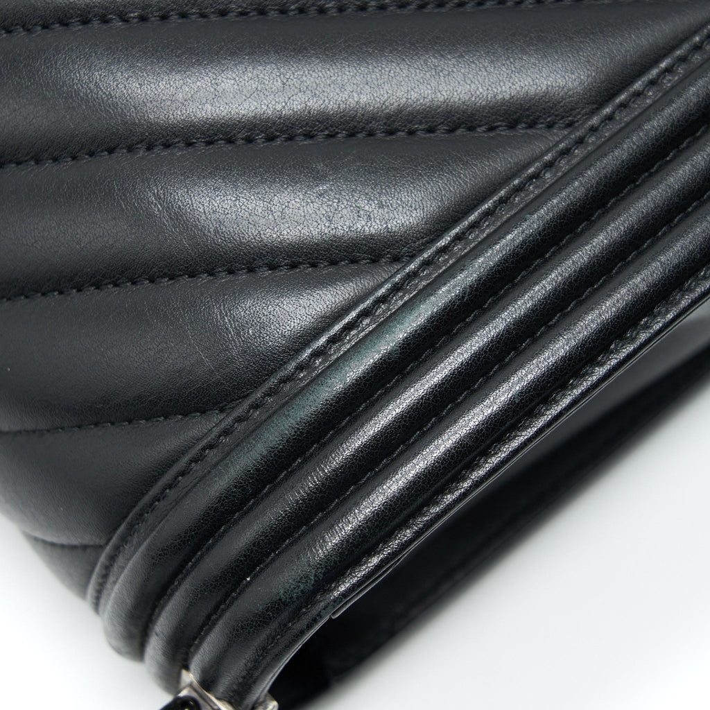 chanel-medium-chevron-boy-bag-calfskin-black-ruthenium-hardware