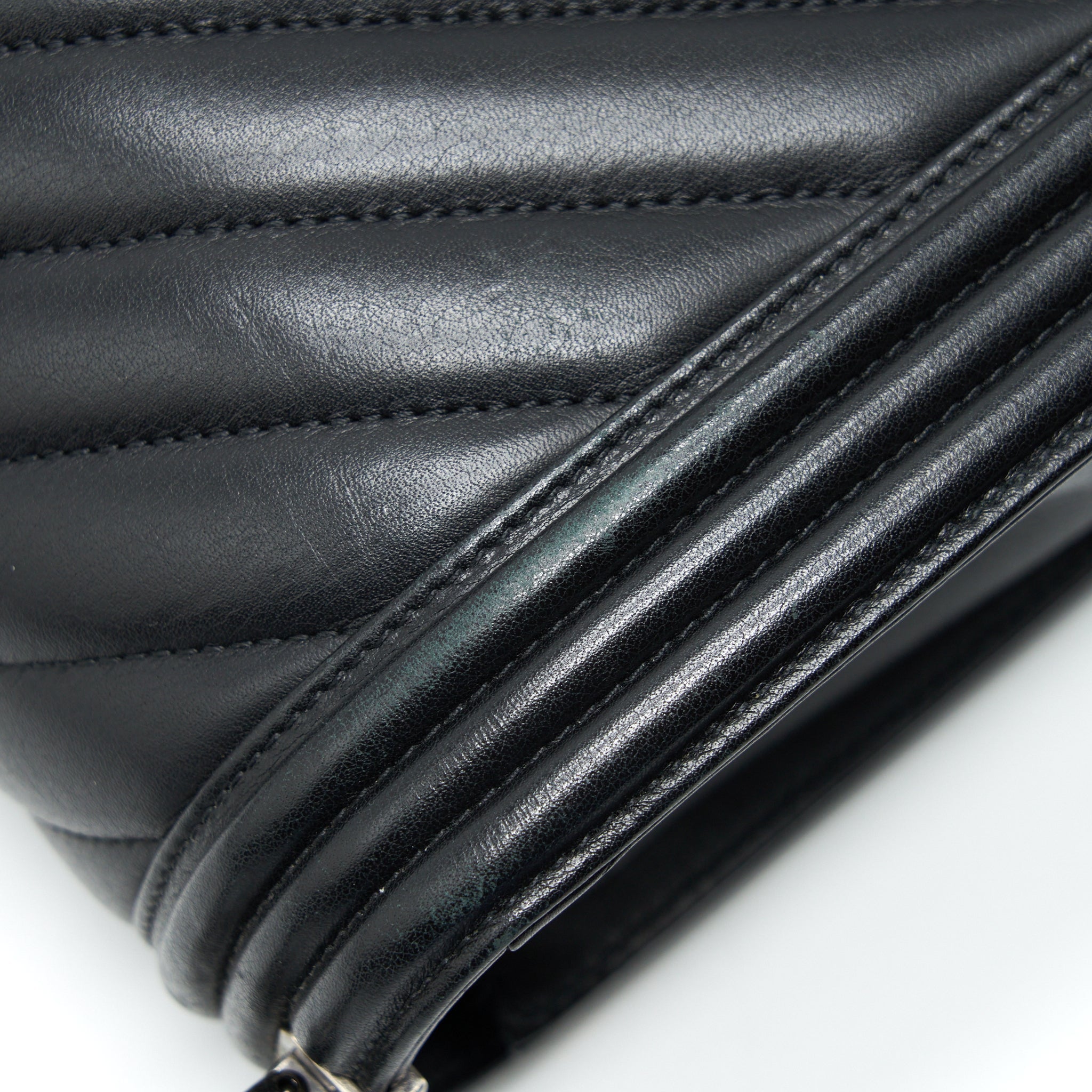 chanel-medium-chevron-boy-bag-calfskin-black-ruthenium-hardware