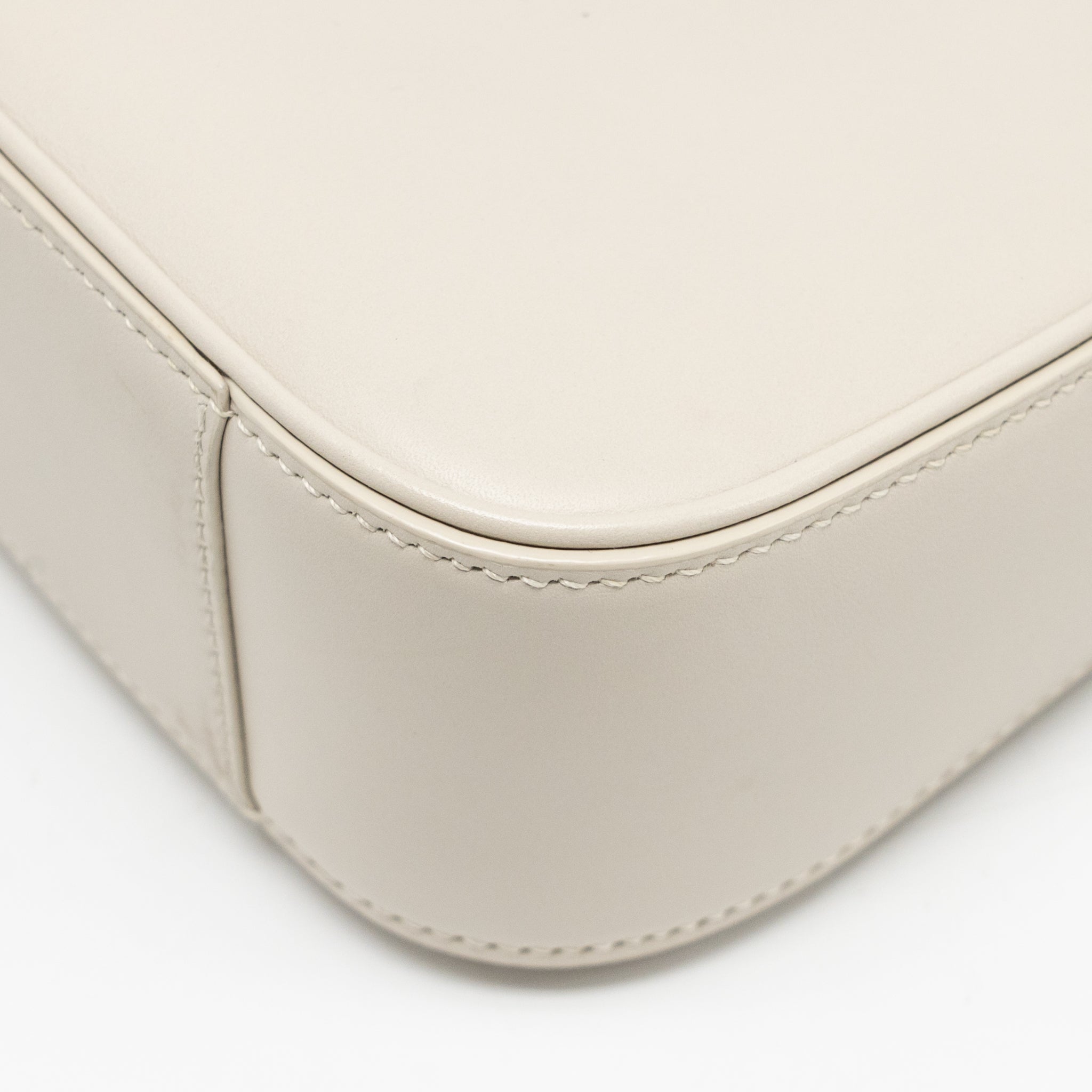 saint-laurent-le-5-a-7-hobo-calfskin-blanc-vintage-ghw
