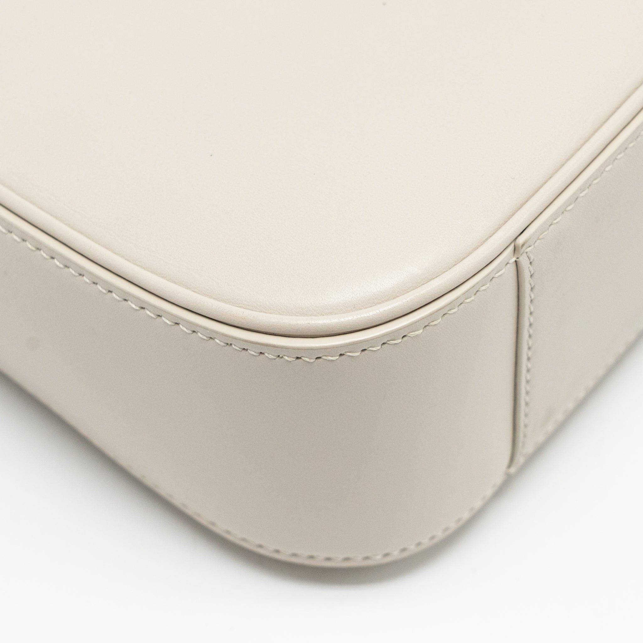 saint-laurent-le-5-a-7-hobo-calfskin-blanc-vintage-ghw