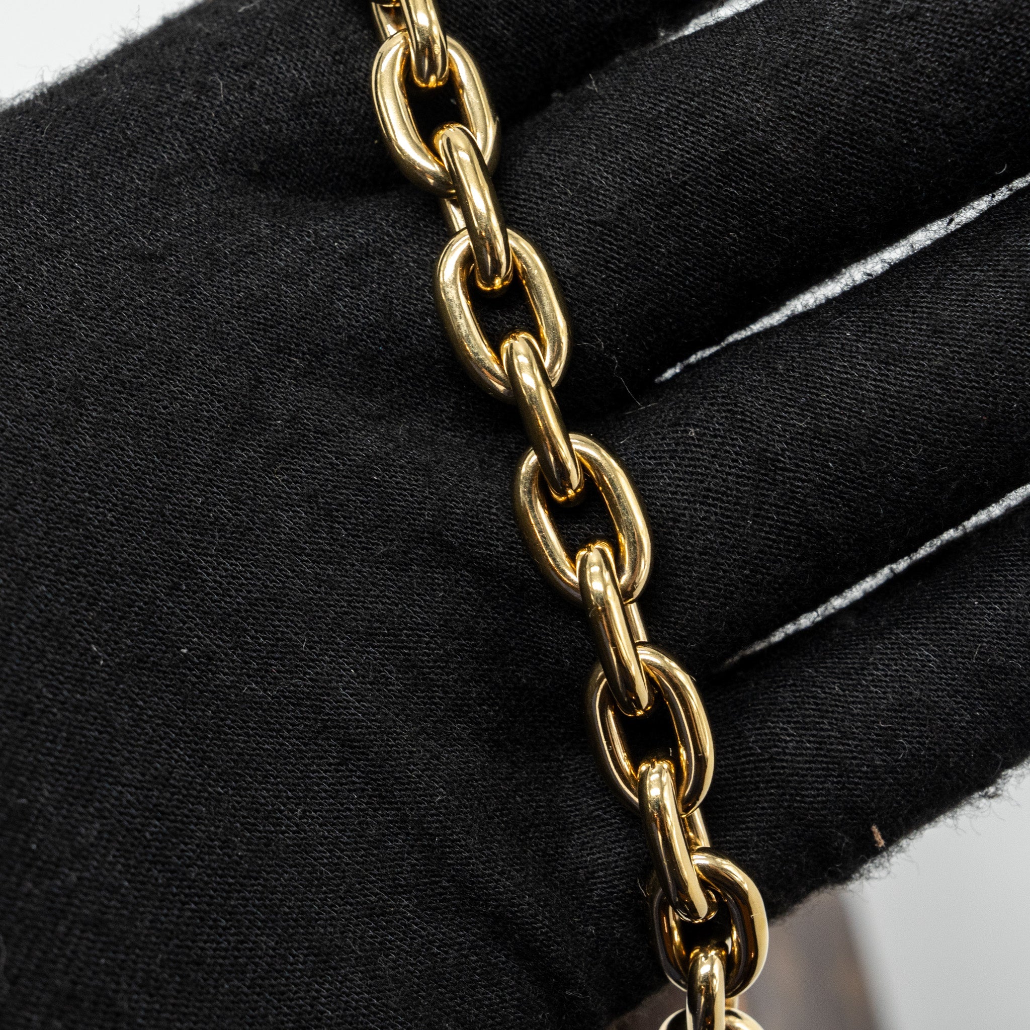 louis-vuitton-loop-bag-monogram-canvas-ghwmicrochip