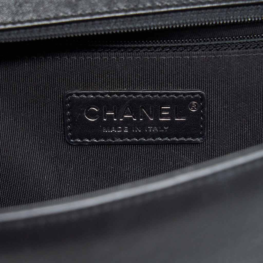 chanel-medium-chevron-boy-bag-calfskin-black-ruthenium-hardware