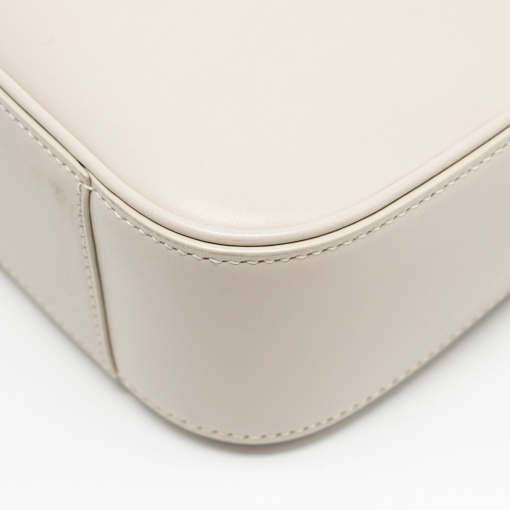 saint-laurent-le-5-a-7-hobo-calfskin-blanc-vintage-ghw