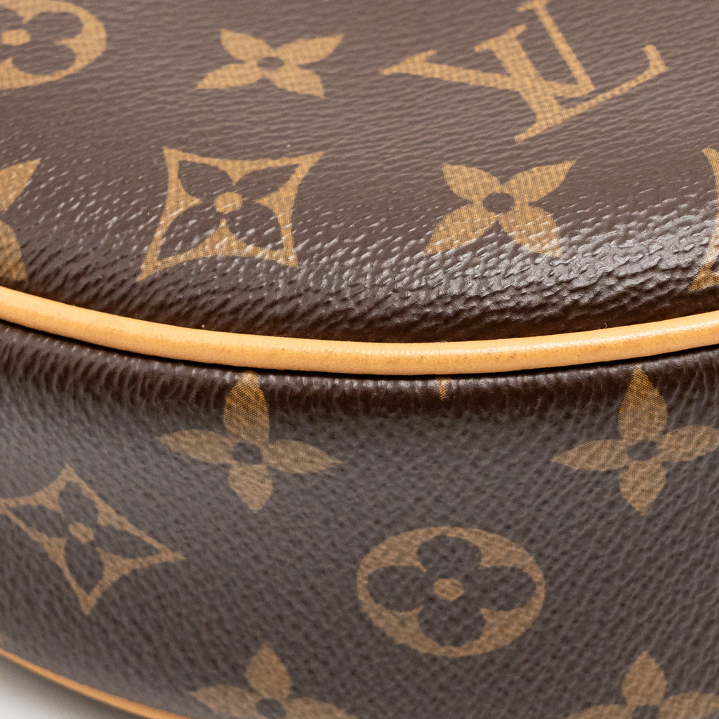 louis-vuitton-half-moon-loop-baguette-monogram-canvas-ghw
