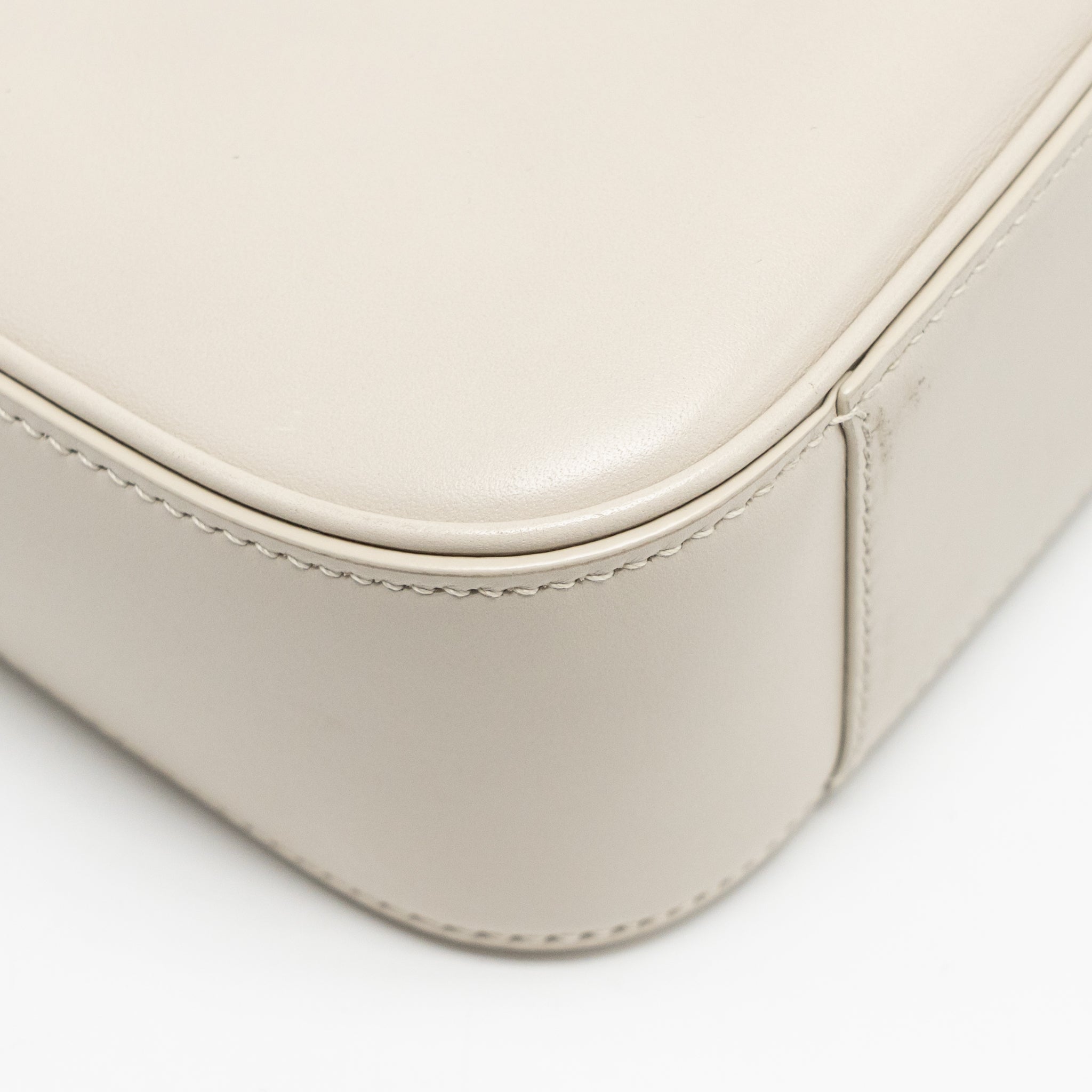 saint-laurent-le-5-a-7-hobo-calfskin-blanc-vintage-ghw