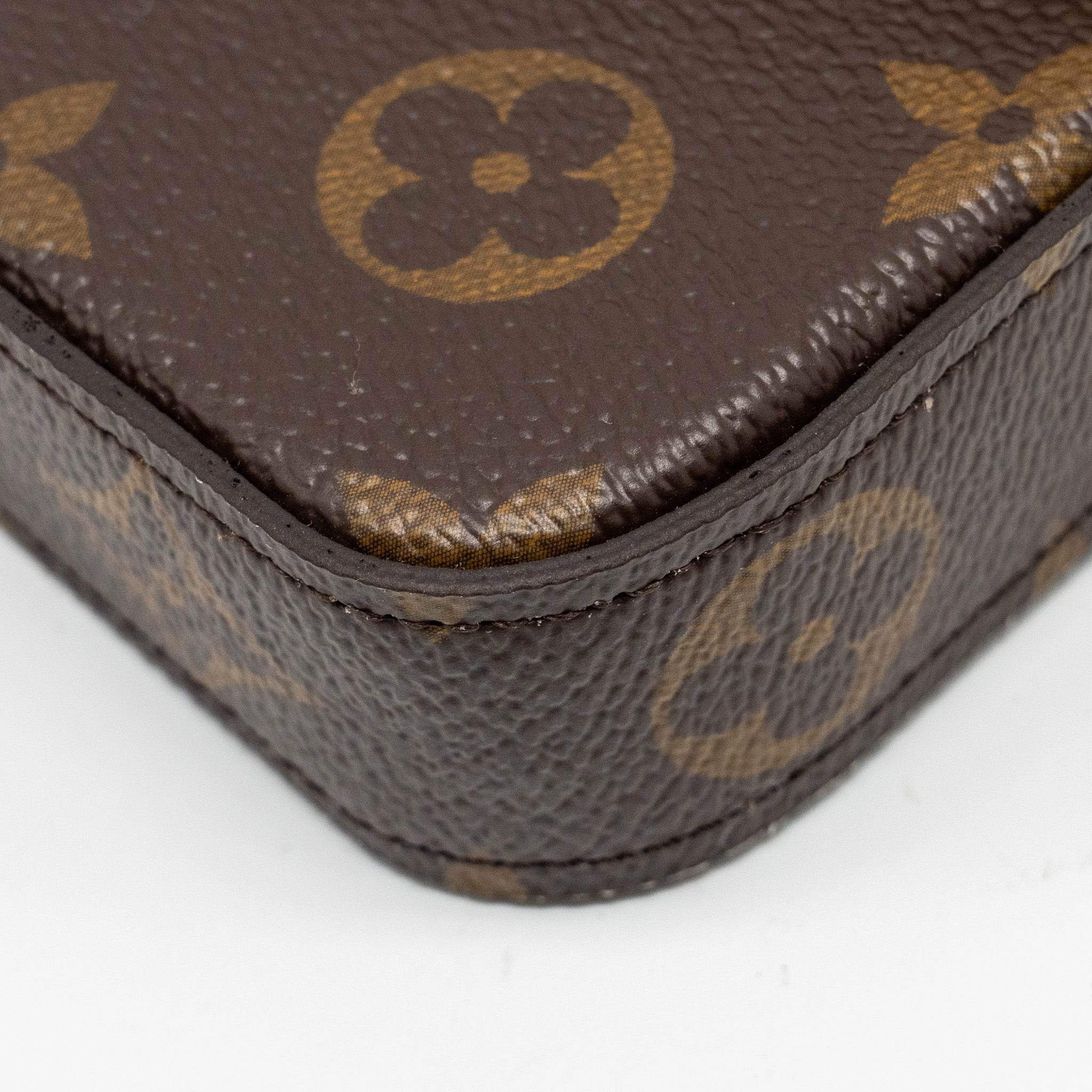 louis-vuitton-felicie-pochette-monogram-canvas-ghw-15