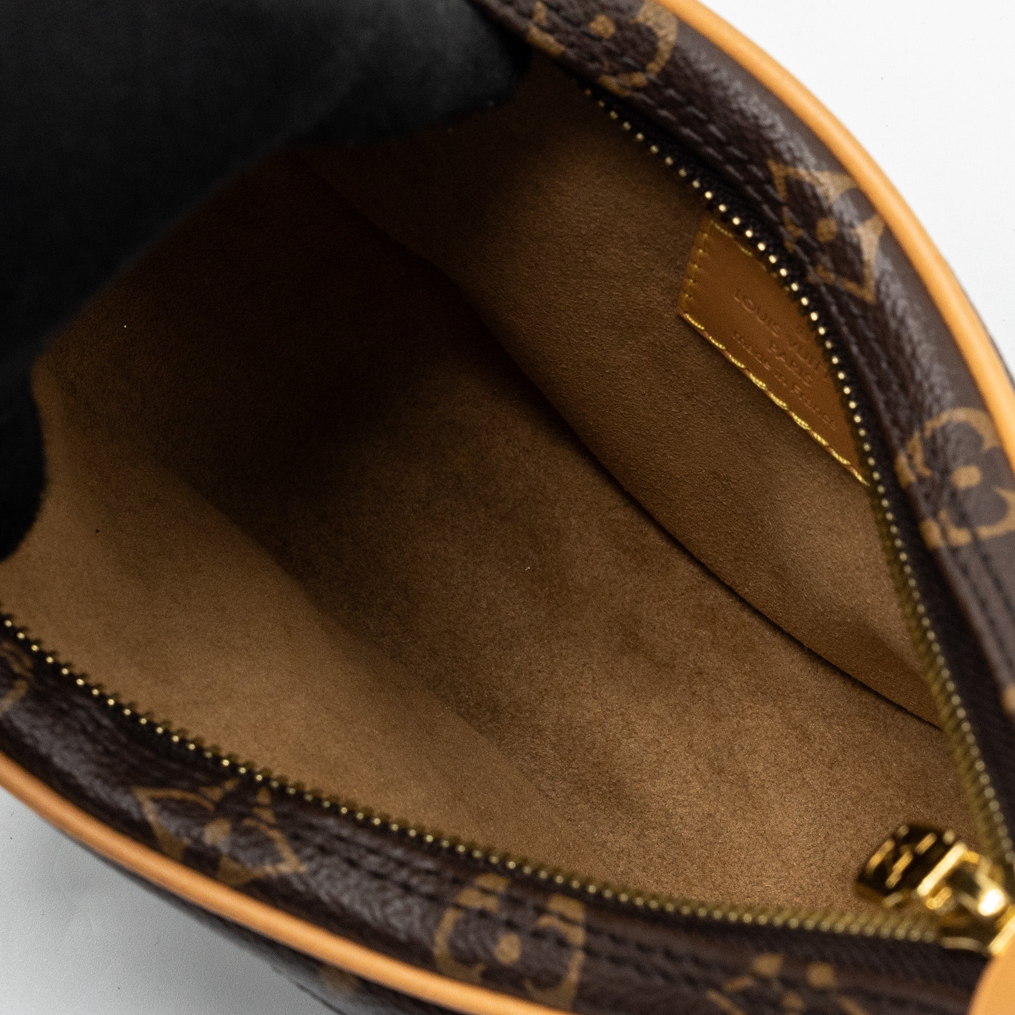 louis-vuitton-loop-bag-monogram-canvas-ghwmicrochip