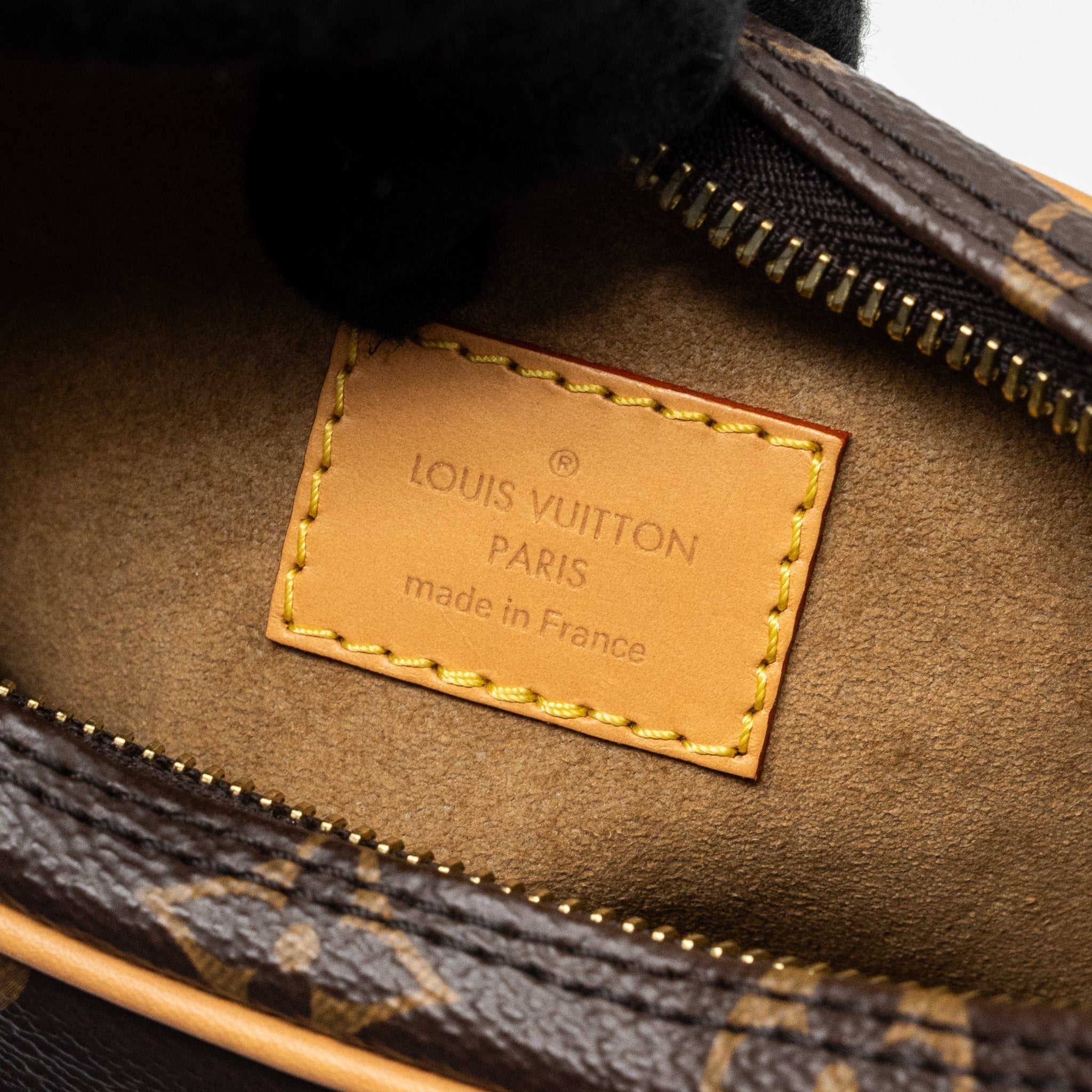 louis-vuitton-loop-bag-monogram-canvas-ghwmicrochip