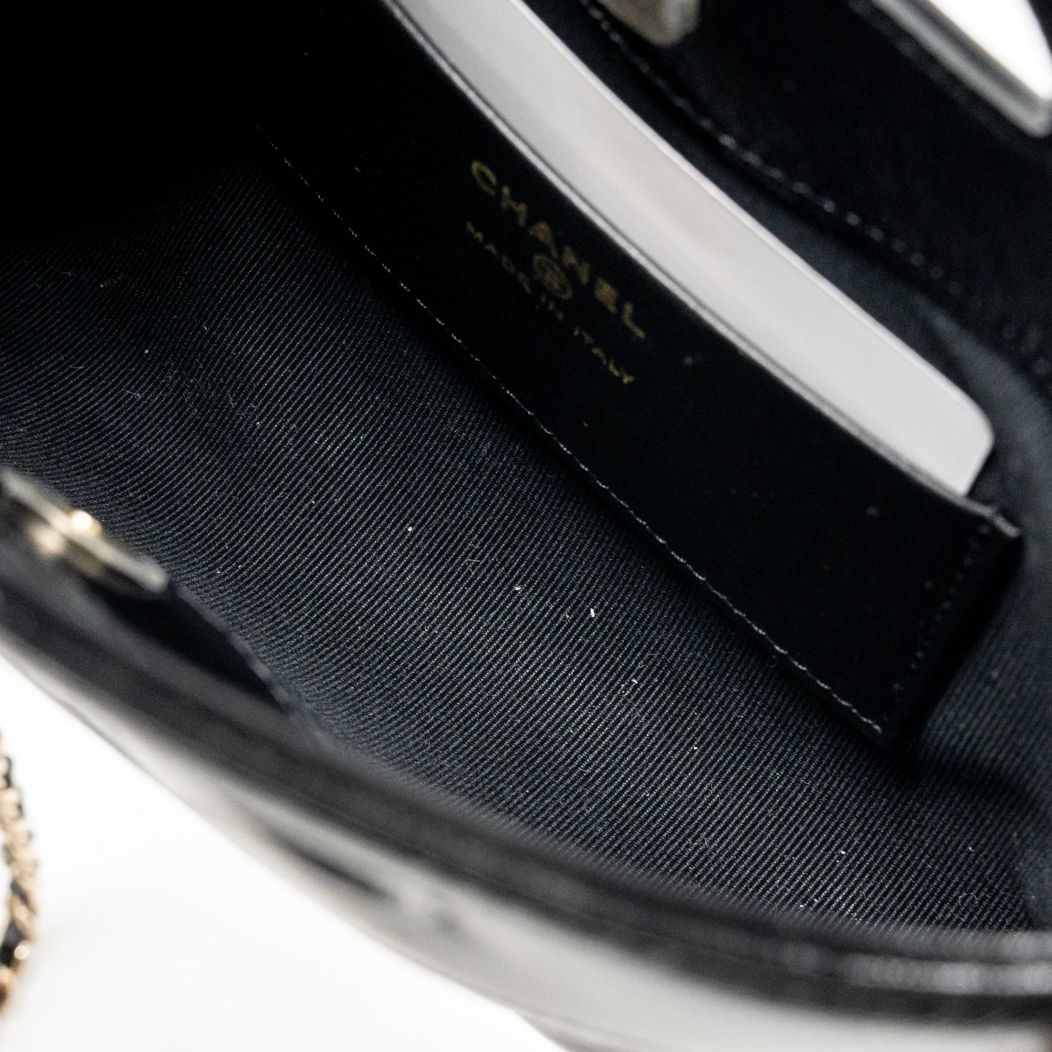 chanel-mini-31-clutch-with-chain-shiny-lambskin-black-lghwmicrochip-1