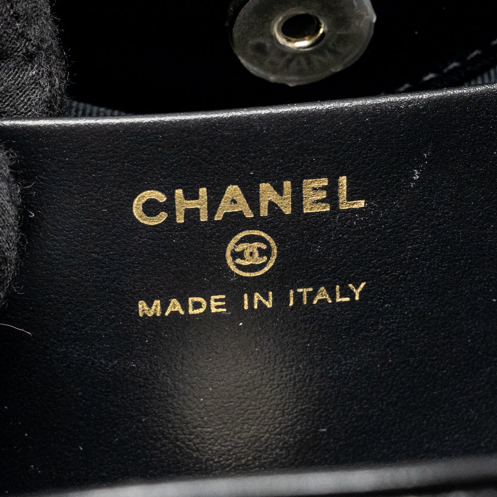 chanel-mini-31-clutch-with-chain-shiny-lambskin-black-lghwmicrochip-1