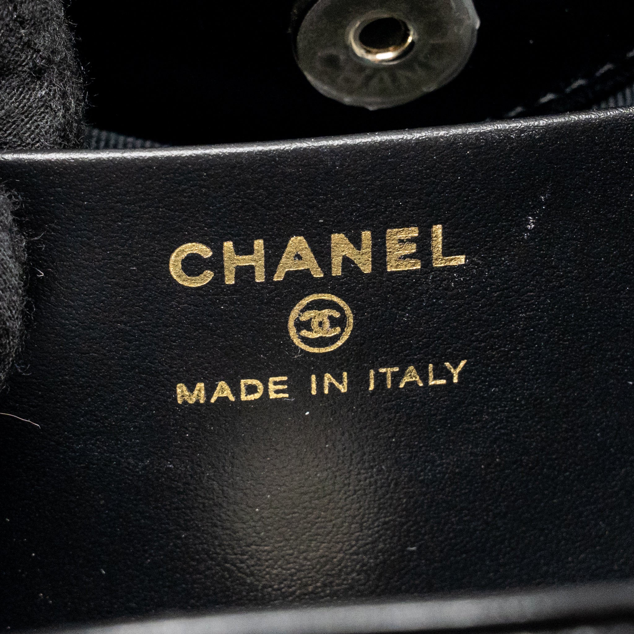 chanel-mini-31-clutch-with-chain-shiny-lambskin-black-lghwmicrochip-1