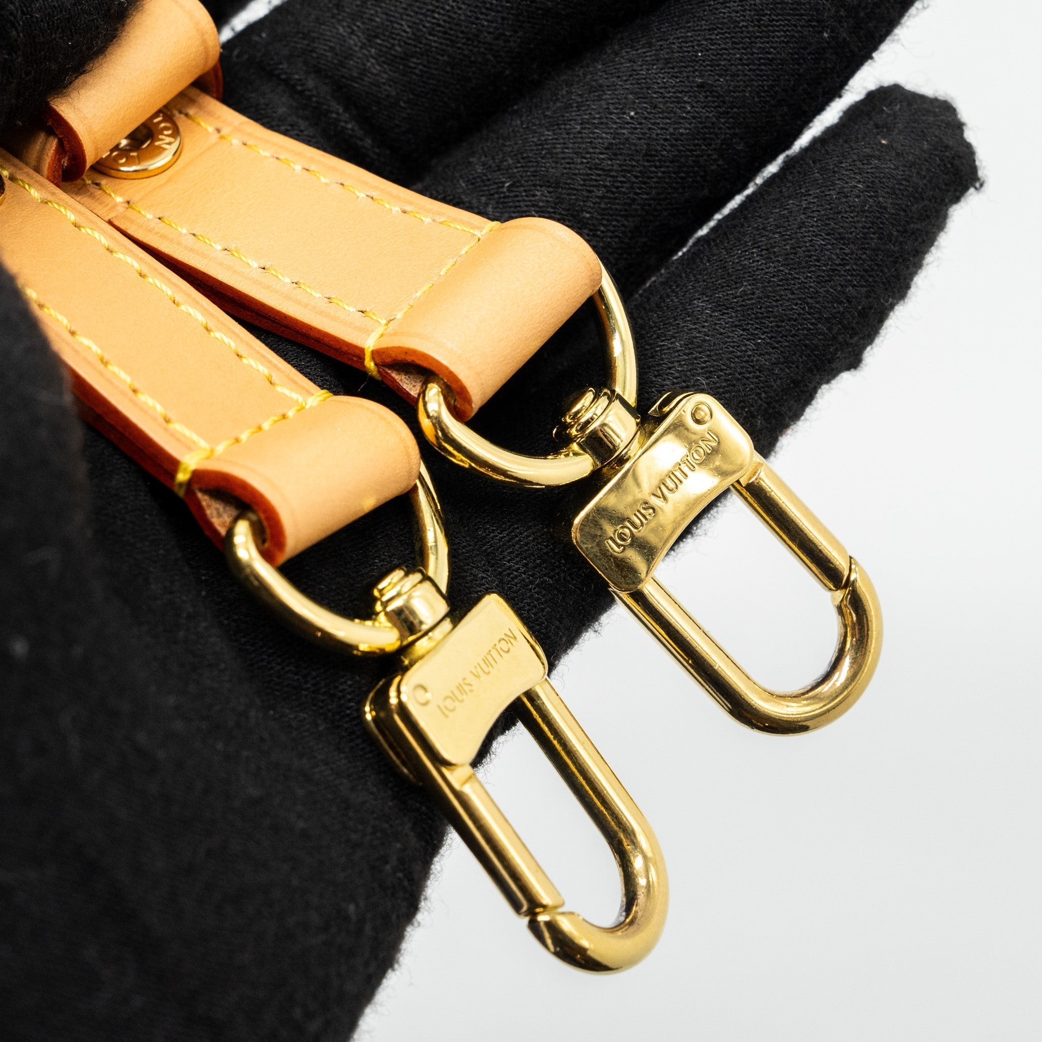 louis-vuitton-loop-bag-monogram-canvas-ghwmicrochip