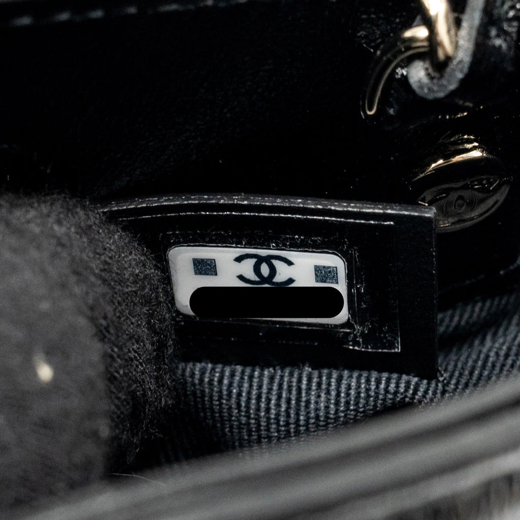 chanel-mini-31-clutch-with-chain-shiny-lambskin-black-lghwmicrochip-1