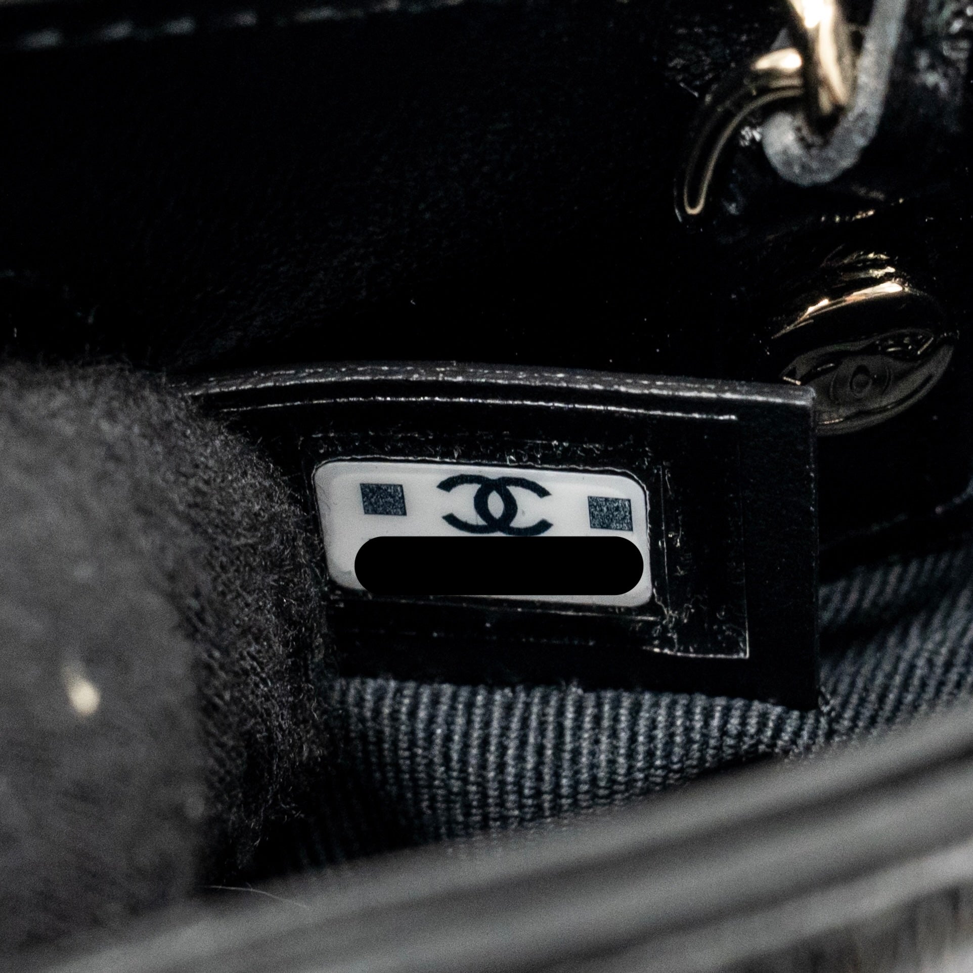 chanel-mini-31-clutch-with-chain-shiny-lambskin-black-lghwmicrochip-1