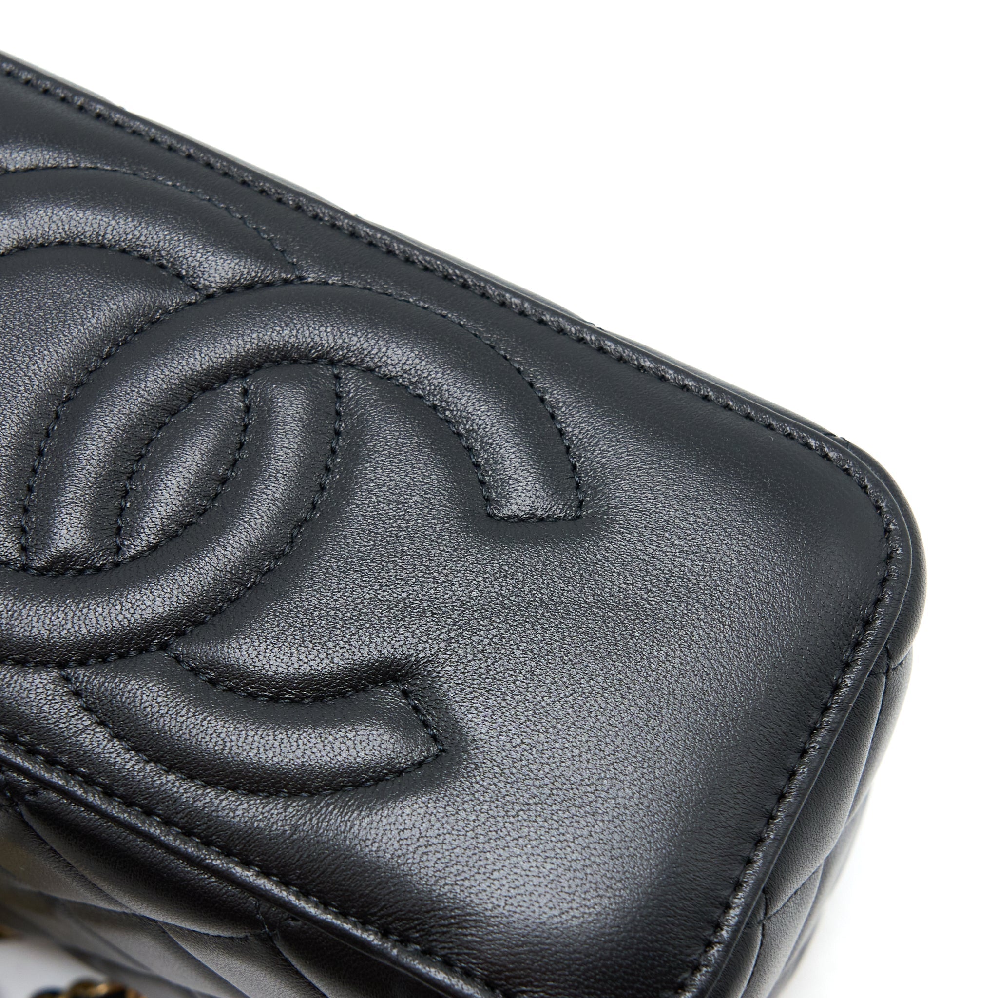 chanel-pearl-crush-long-vanity-lambskin-black-ghw-microchip