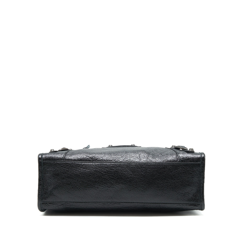 balenciaga-small-classic-city-crossbody-bag-black-with-logo-print-strap