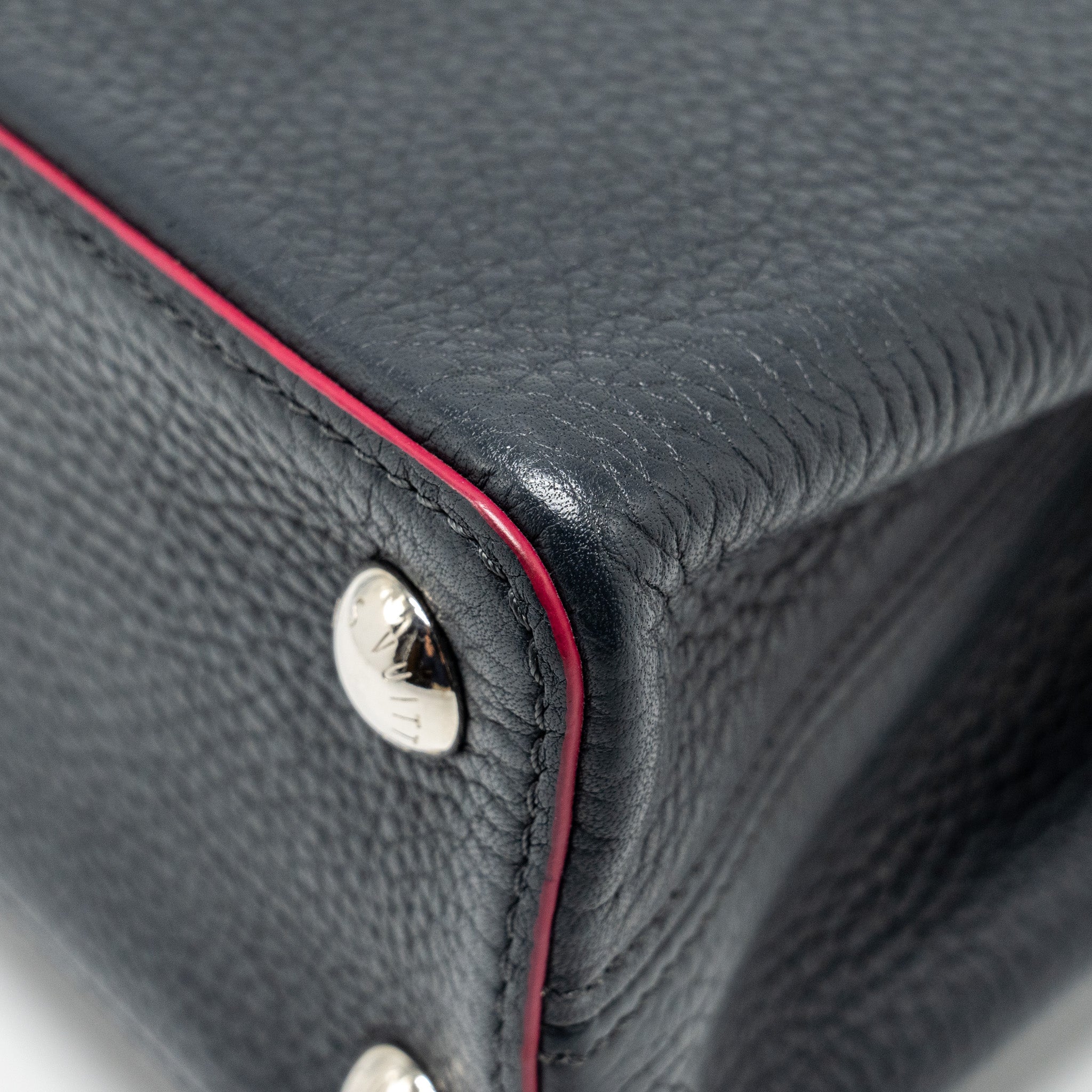 louis-vuitton-capucines-bb-taurillon-navy-shw