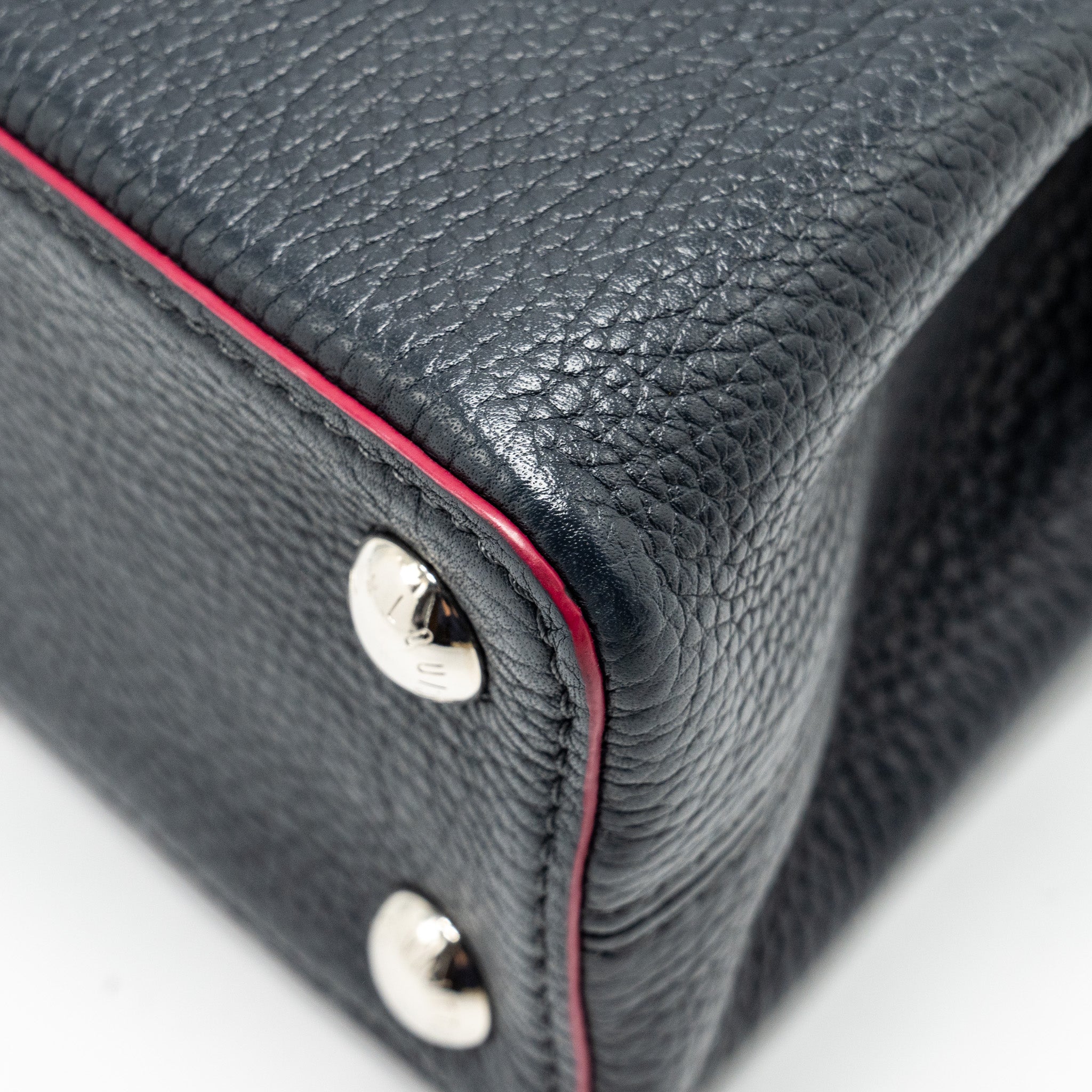 louis-vuitton-capucines-bb-taurillon-navy-shw