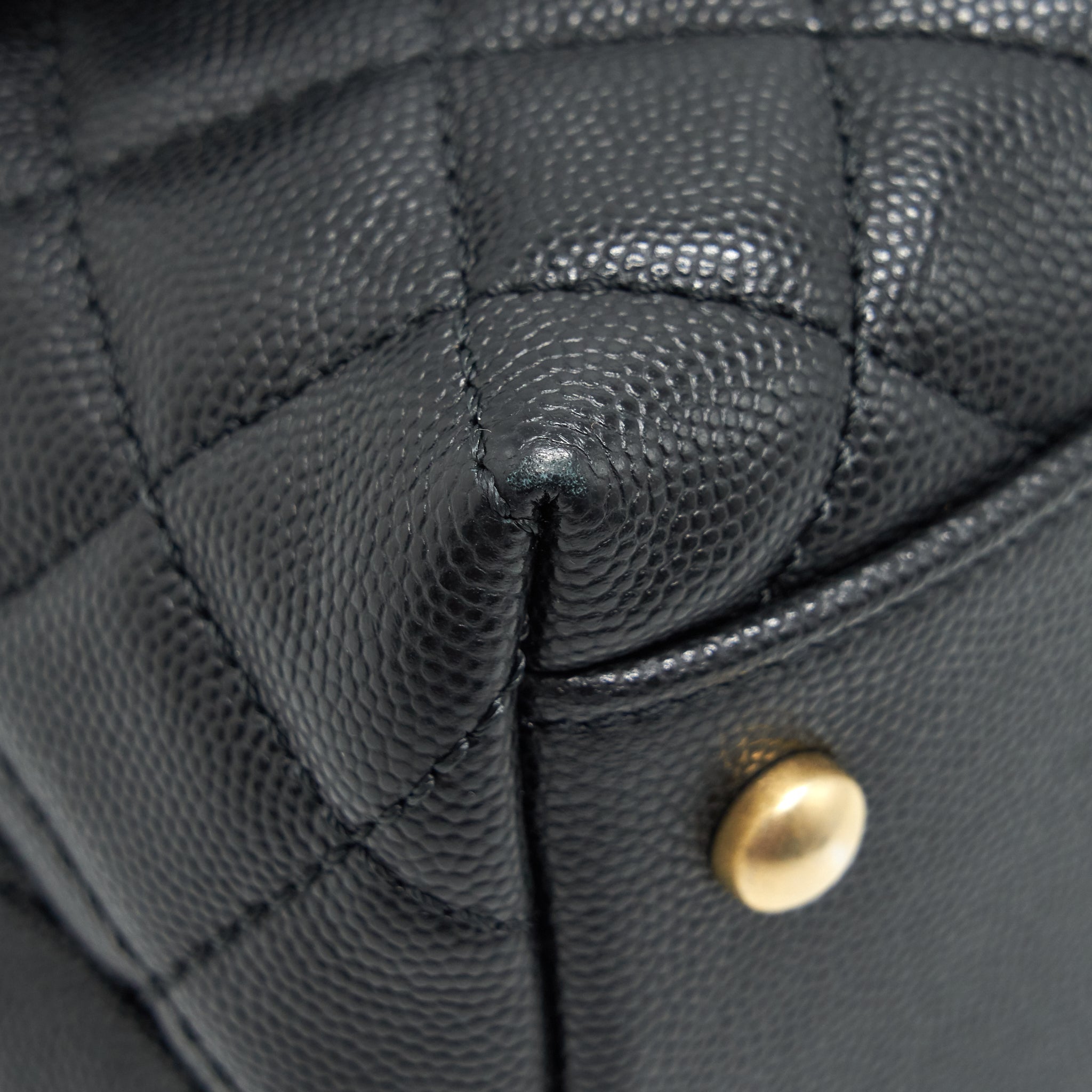 chanel-coco-handle-medium-in-caviar-black