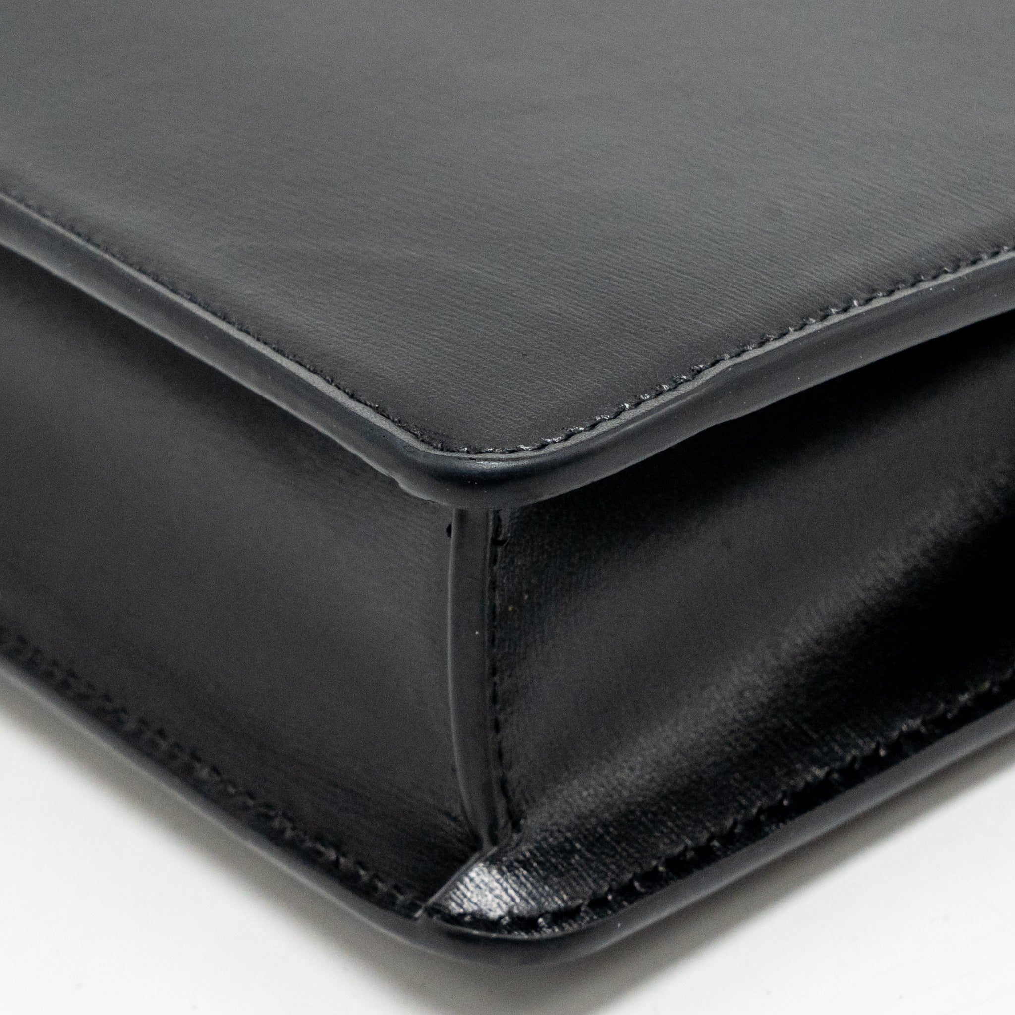 celine-wallet-on-chain-margo-shiny-calfskin-black-ghw