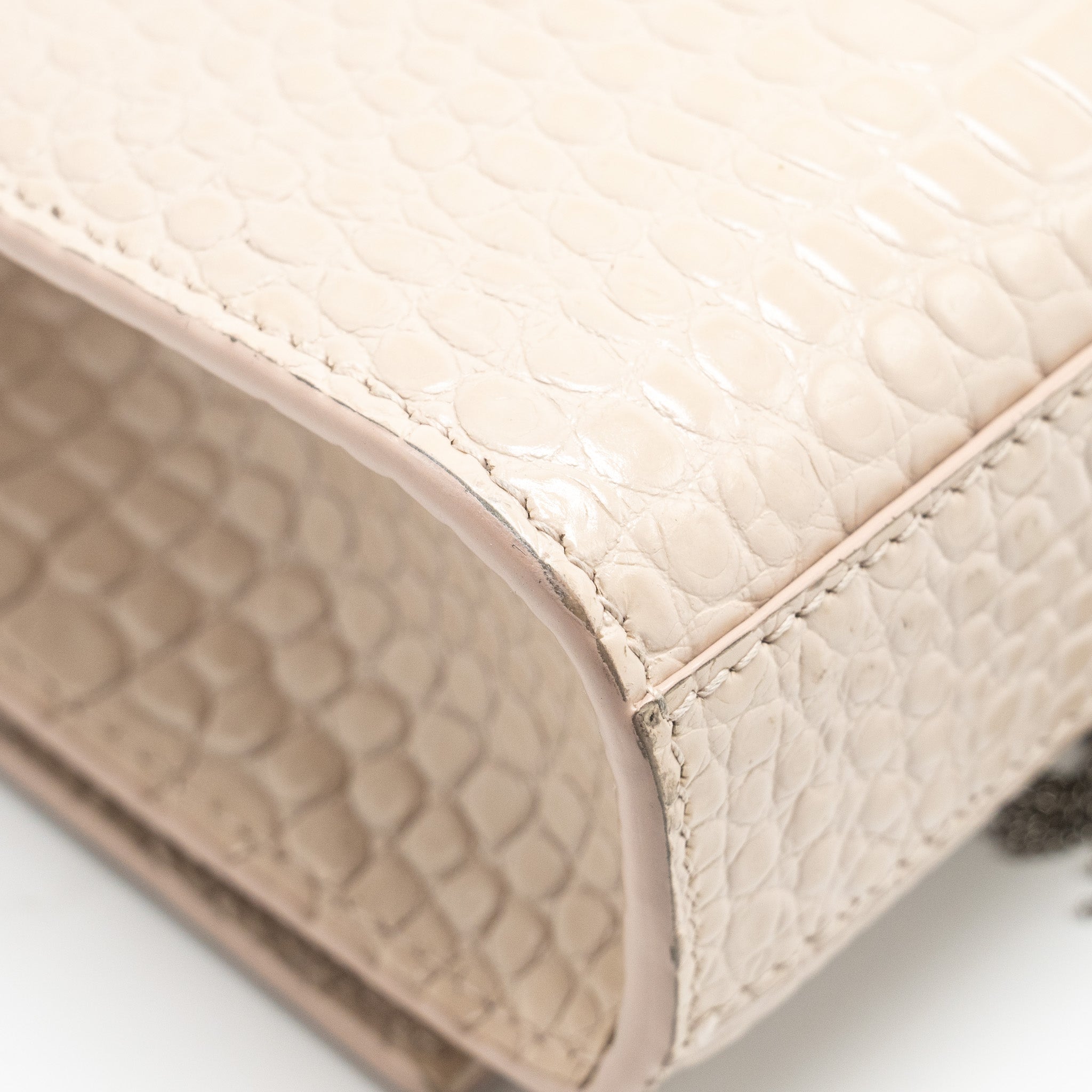 saint-laurent-ysl-kate-bag-croc-embossed-calfskin-beige-shw