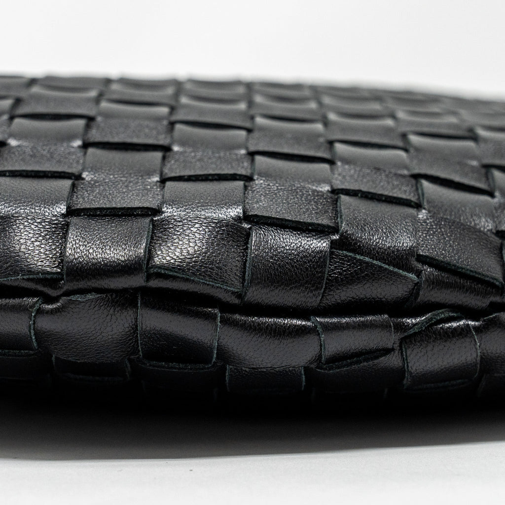 bottega-veneta-medium-turn-pouch-lambskin-black-ghw