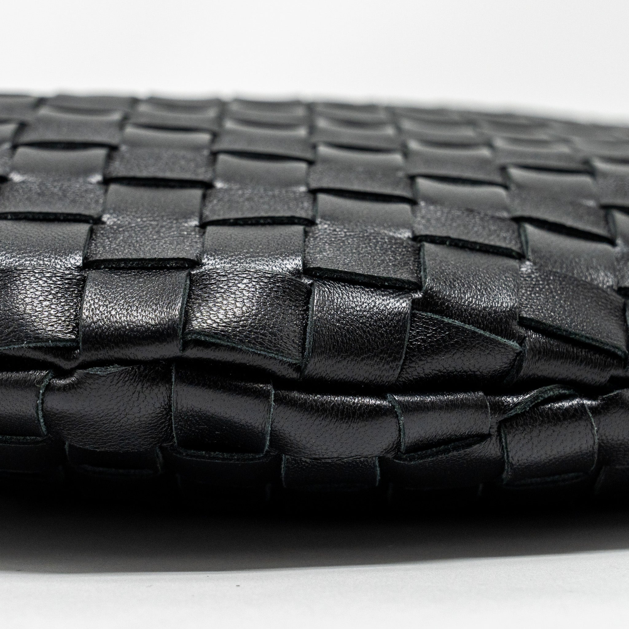 bottega-veneta-medium-turn-pouch-lambskin-black-ghw