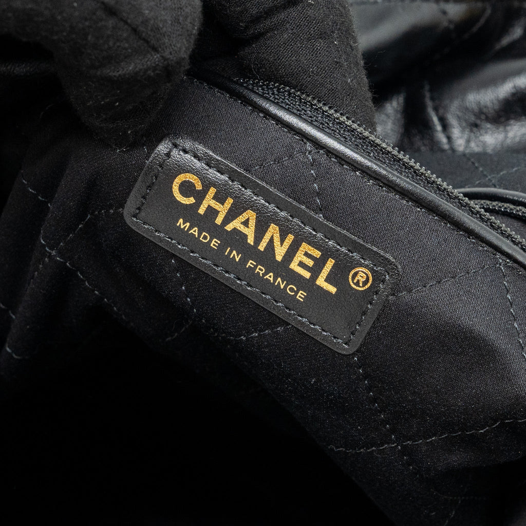 chanel-medium-22-bag-calfskin-black-ghw-microchip